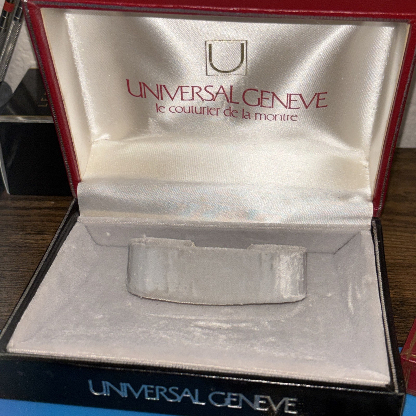 Rare Vintage Universal Geneve Box