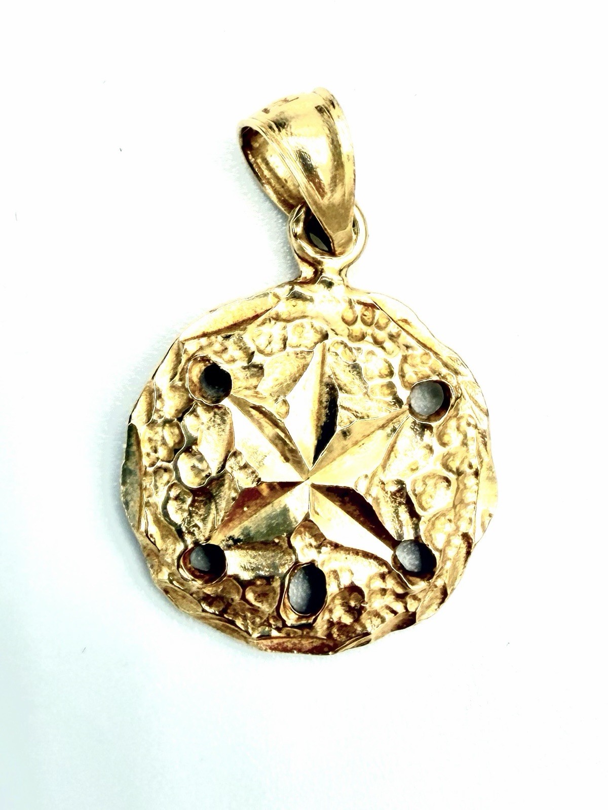 14K Solid Gold Sea Sandollar Pendant Signed TH 2.05g 25mm Long 16mm Wide Vintage