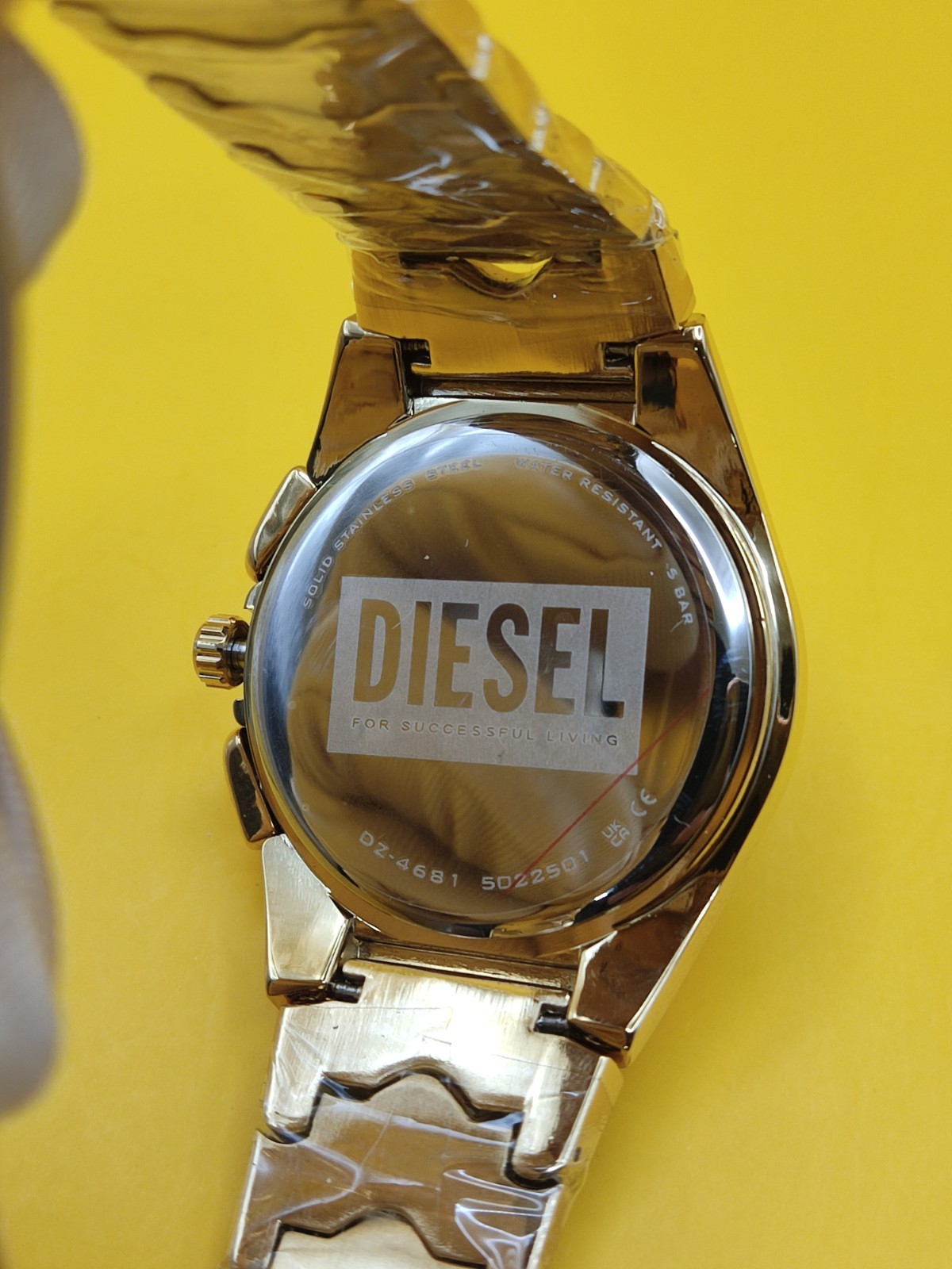 Premium Diesel Chronograph Golden Dial Analog Refurbished Men’s Wrist Watch