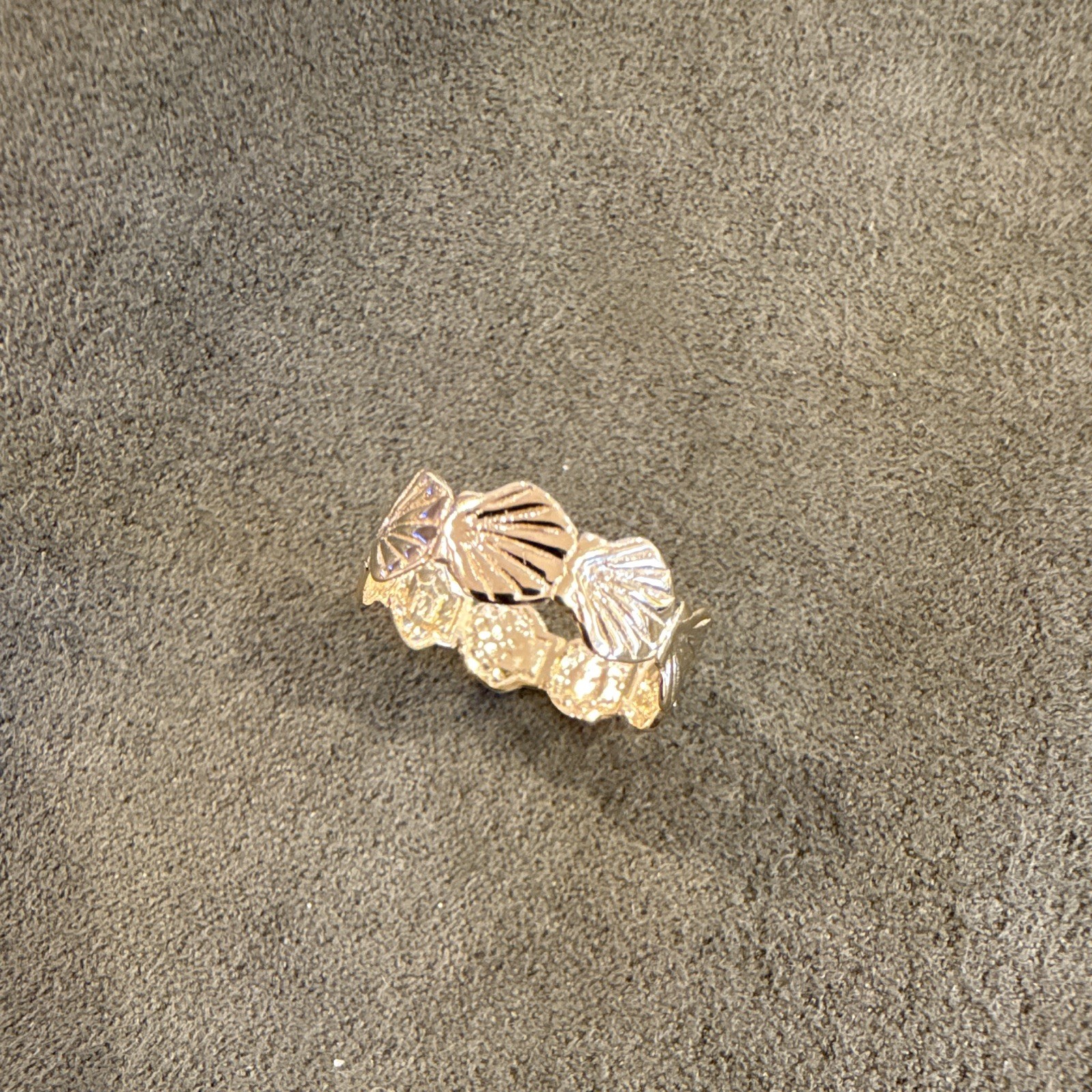 14K Yellow Gold Scallop Shell Band Ring Signed RJ 6mm Sz 7 Beachy