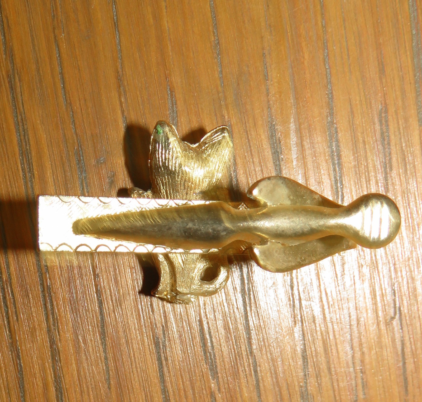 Vintage 60’s Gold Tone Green Eyed Cat Tie Bar 1 3/8 in. long