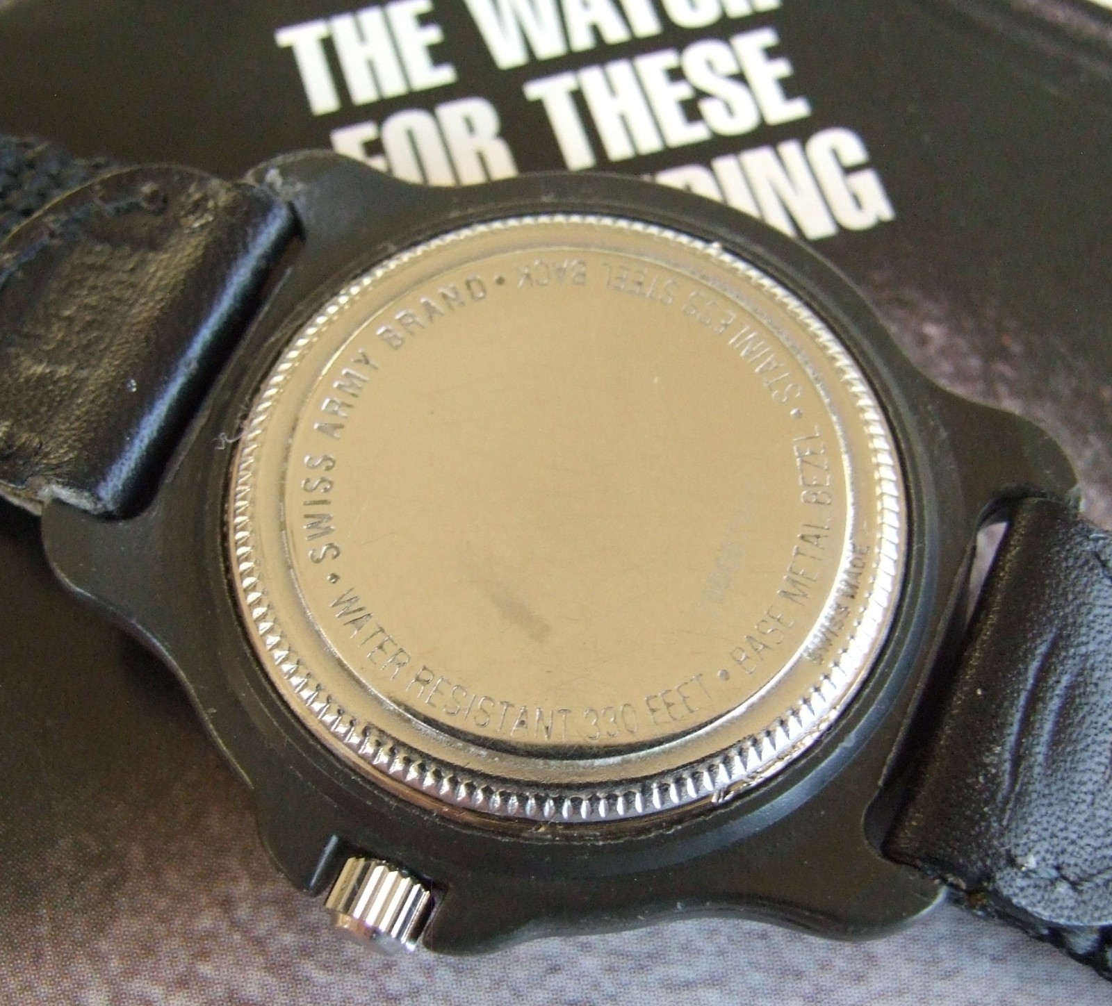SWISS ARMY Watch~Men ‘The Famous’ ORIGINAL Series 2000 ClaSSiC RED~OEM STRAP~EUC