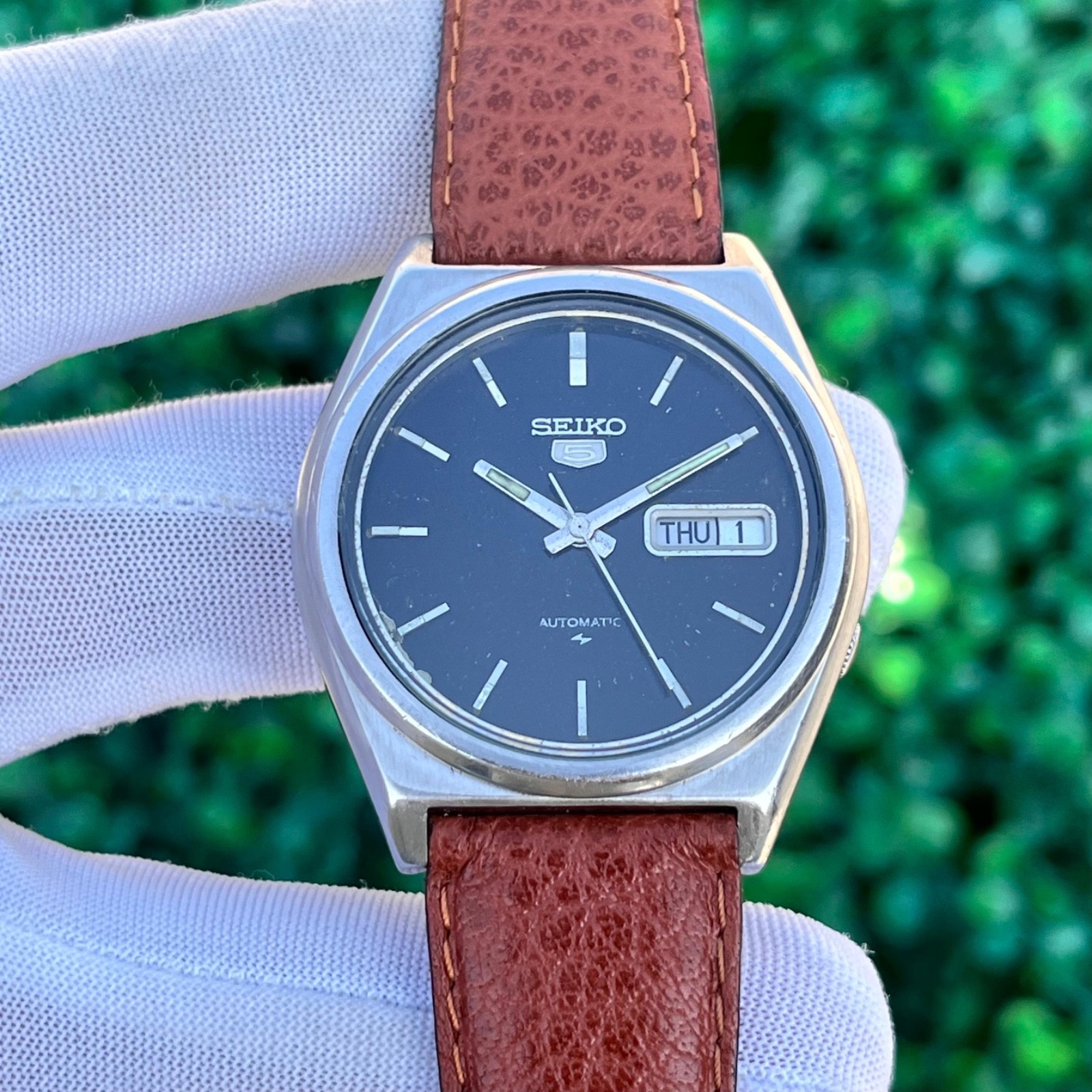 Vintage Seiko 5 Automatic Dress Formal Black Dial Japan Made Men Watch 7009-8760