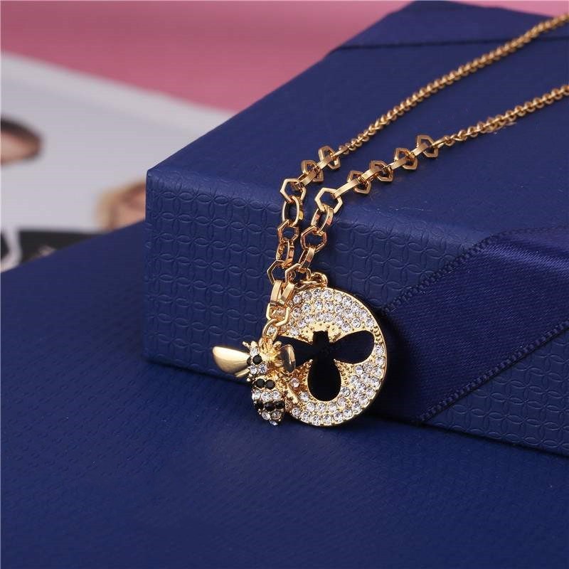 Swarovski Charming Little Bee Necklace Fashionable Simple Round Hollow Bee