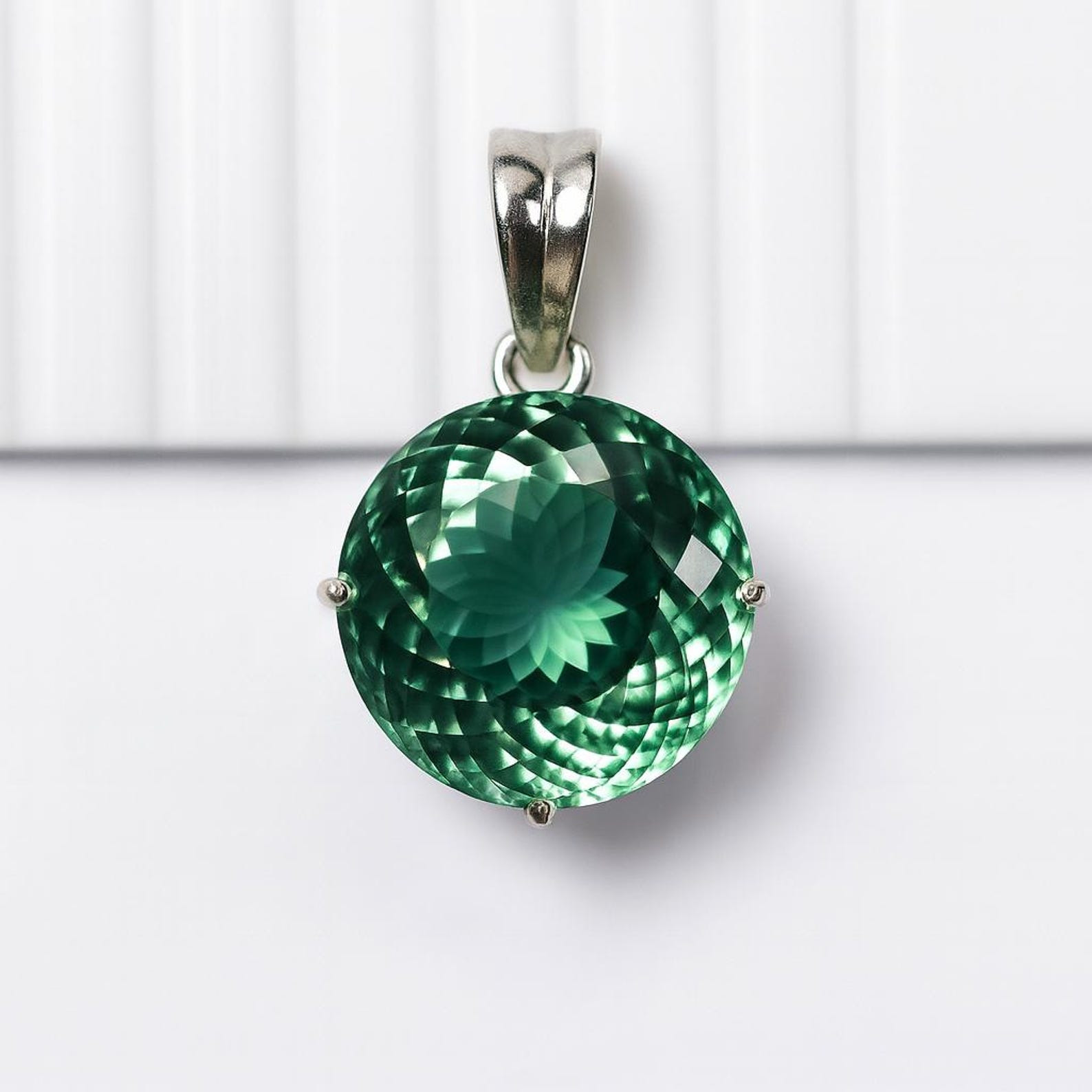 Natural Certified Green Sapphire 29 Ct Round Loose Gemstone Pendant 925 Silver
