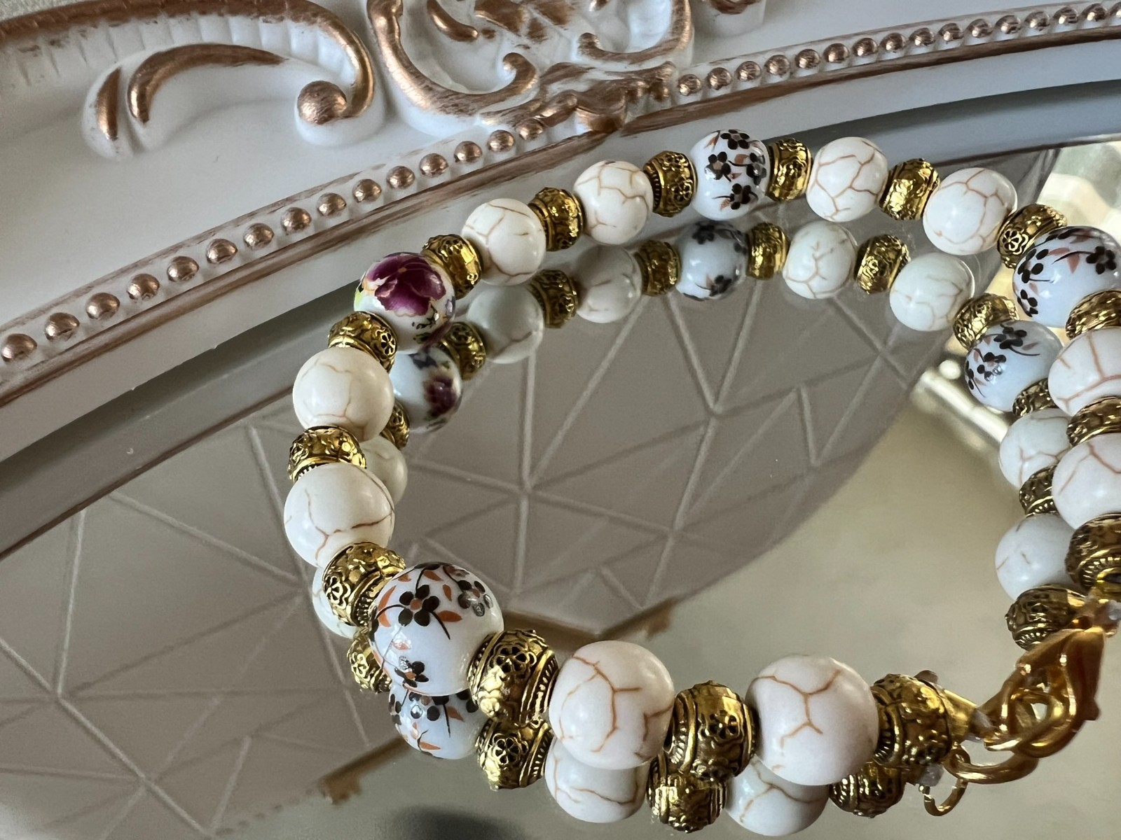 handmade women beige flower stone bracelet non elastic with zip