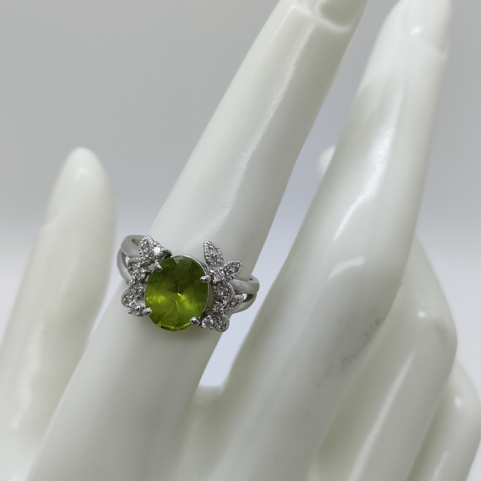 Jewelry Ring Peridot 2.52ct White Gold 2336011