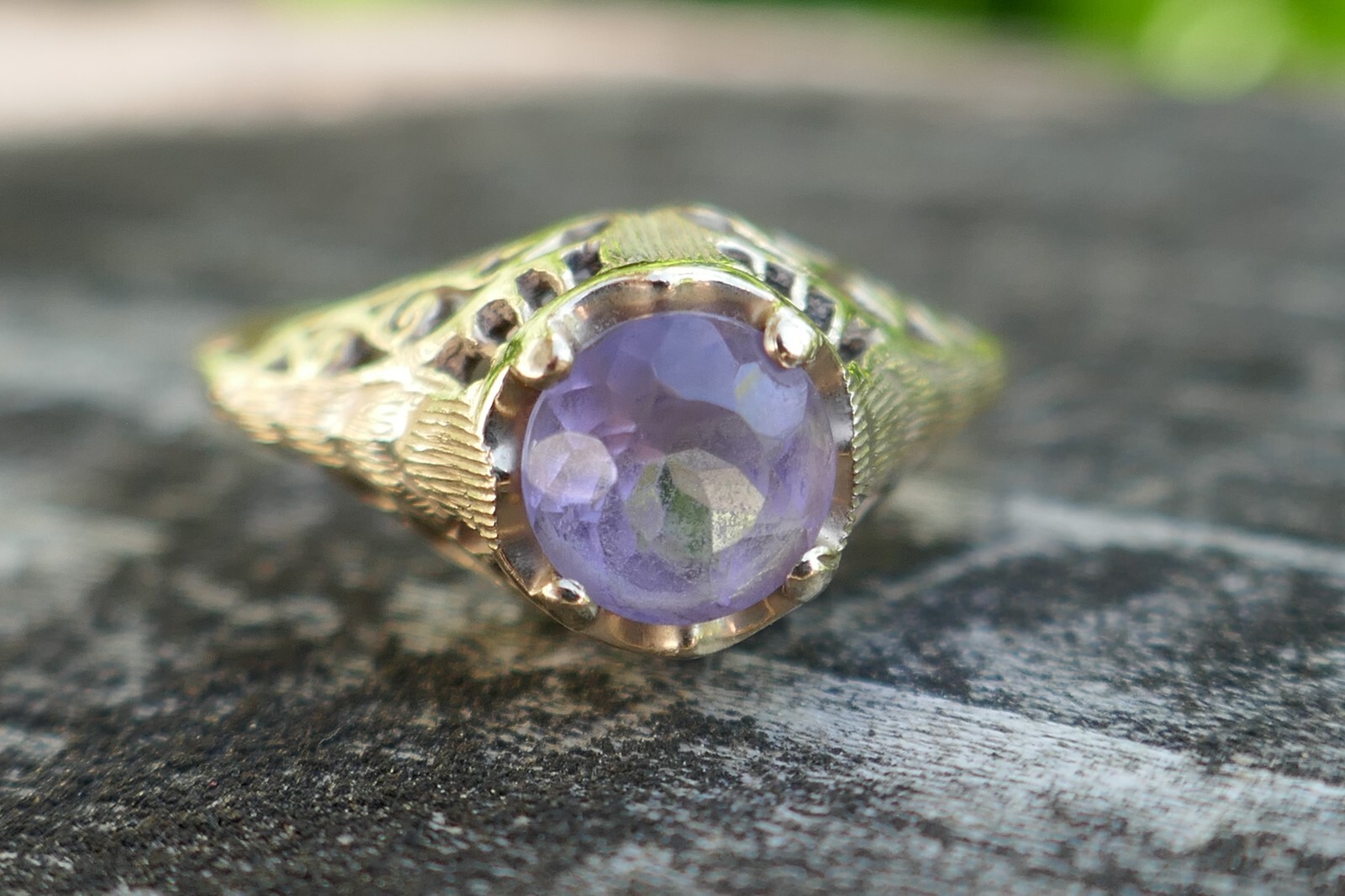 Vintage 14k Yellow Gold & 6.0mm Amethyst Open Work Ring – Size 5.5 / 2.9g.