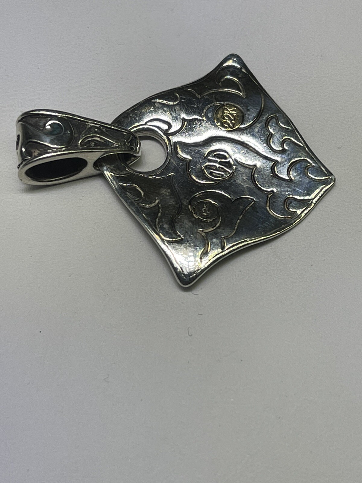 JOHN HARDY (c) Sterling Silver 22K Yellow Gold Dayak Pendant (1 7/8″)