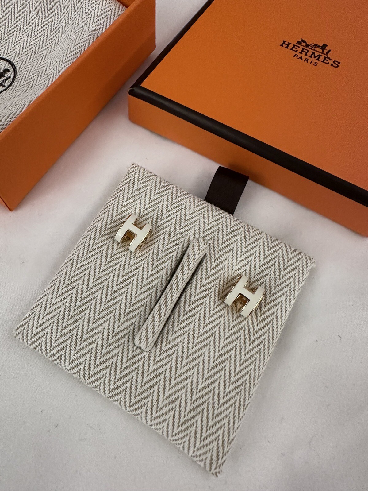 NIB Hermes Mini Pop H Earrings Color: White yellow gold
