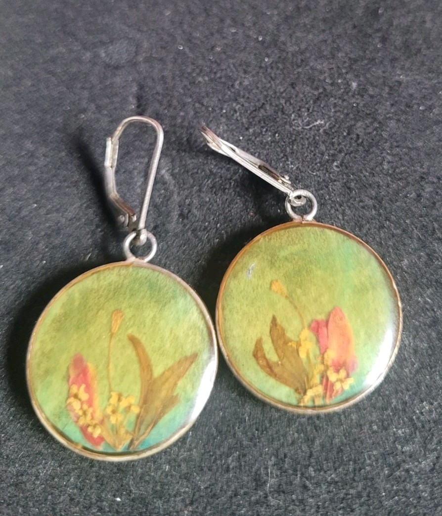 Beautiful Vintage Sterling Earrings Dried Flowers in Resin with french hook