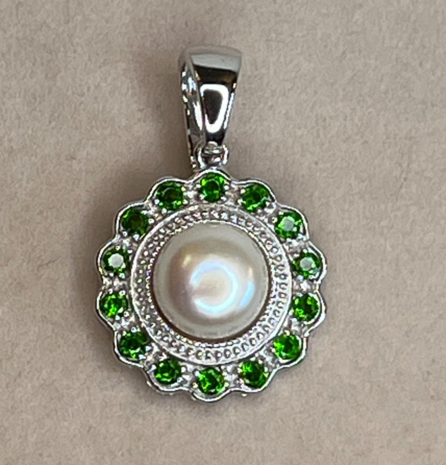 11-11.5mm white cultured pearl w chrome diopside 1.20ctw silver enhancer NEW