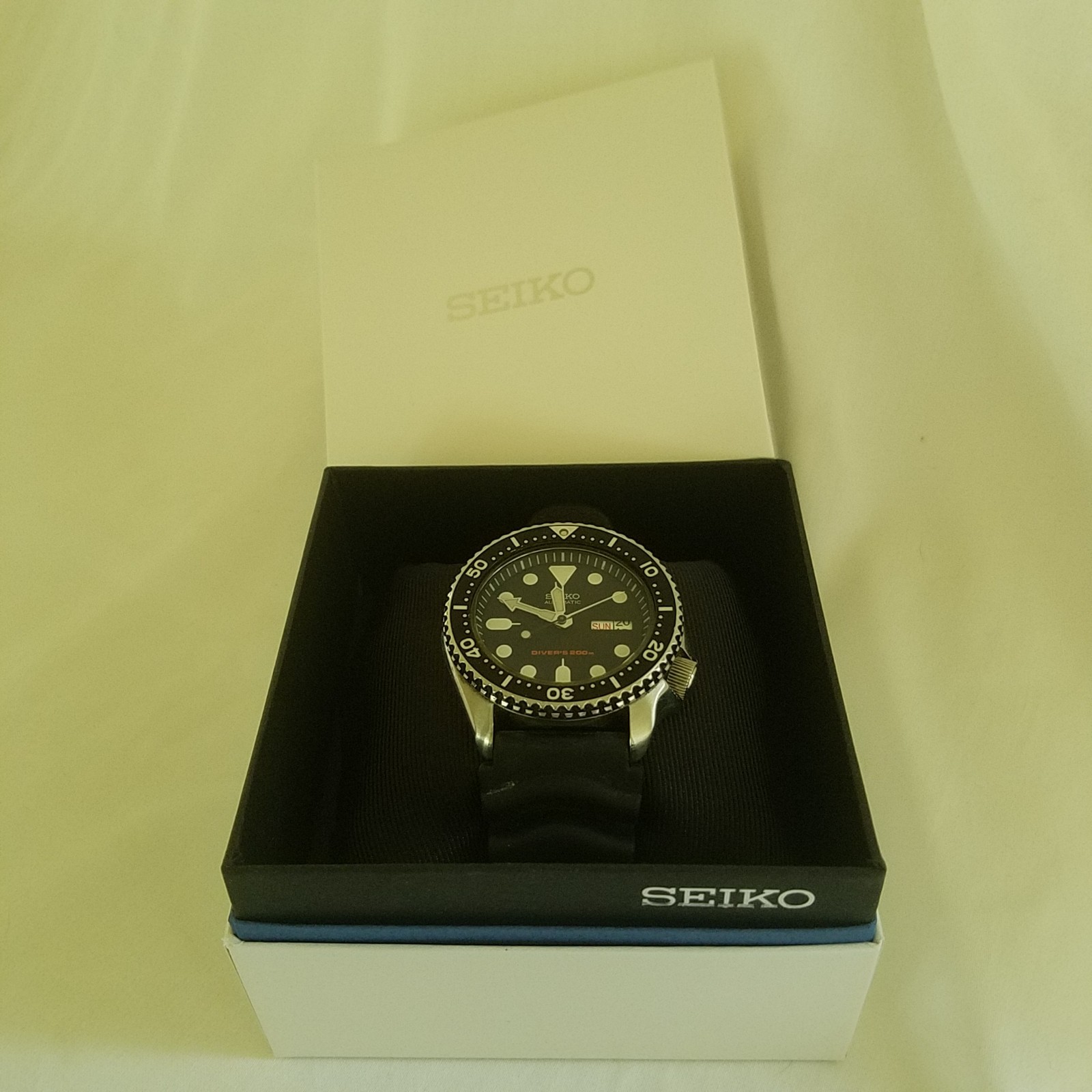 Seiko Men’s Black Watch – SKX007K