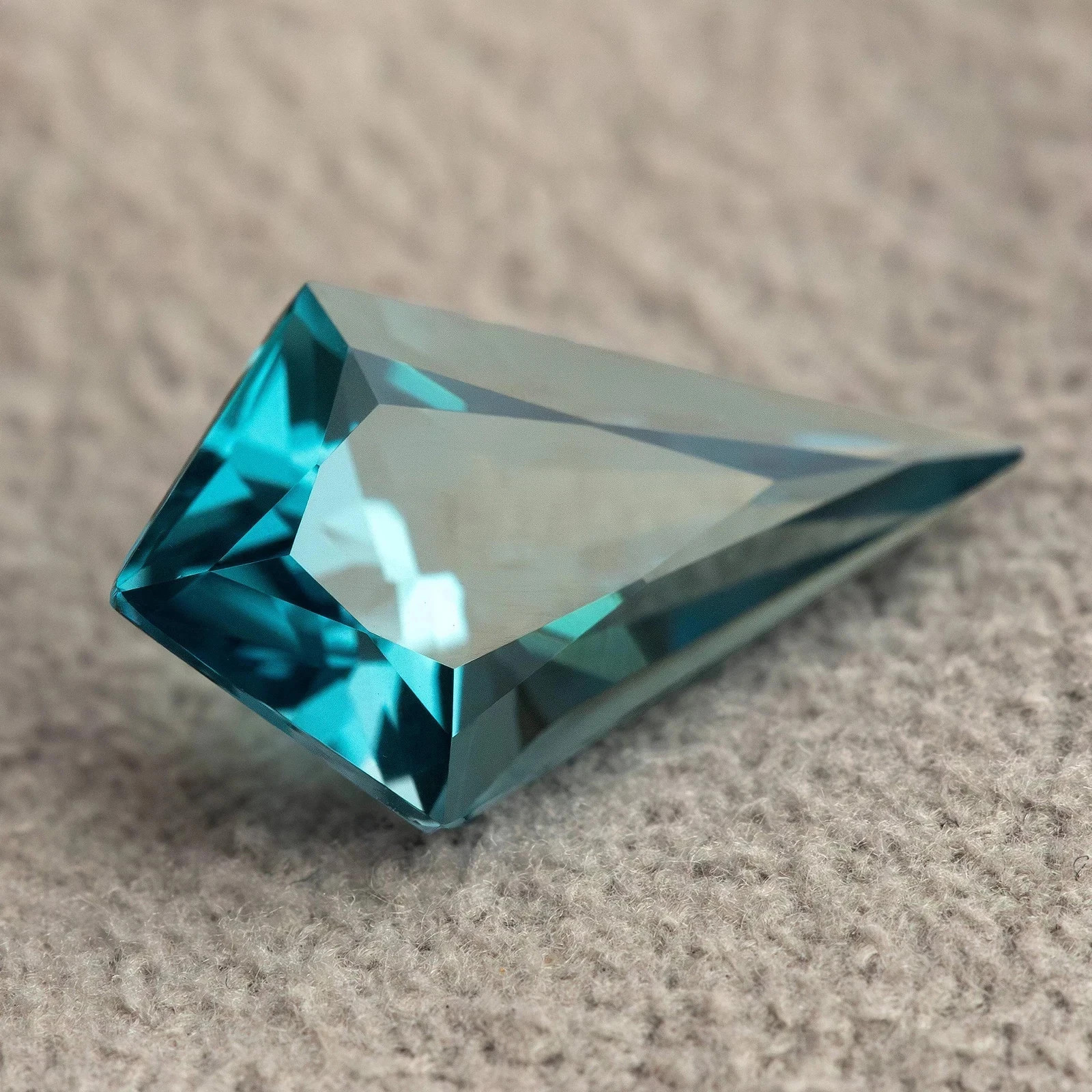 12 Ct AAA+ Natural Teal Blue Sapphire Kite Cut Loose Certified Gemstone