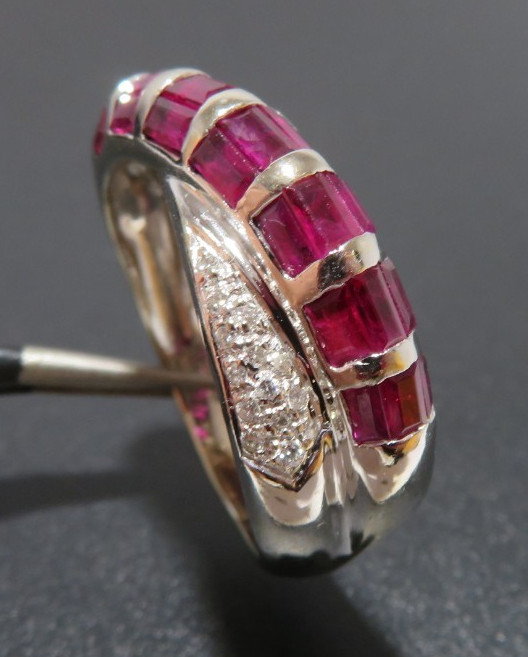 14K WG RUBY & WHIT STONE CLUSTER SWIRL BAND RING SZ 8.25 7.83 grams (A22045-1)