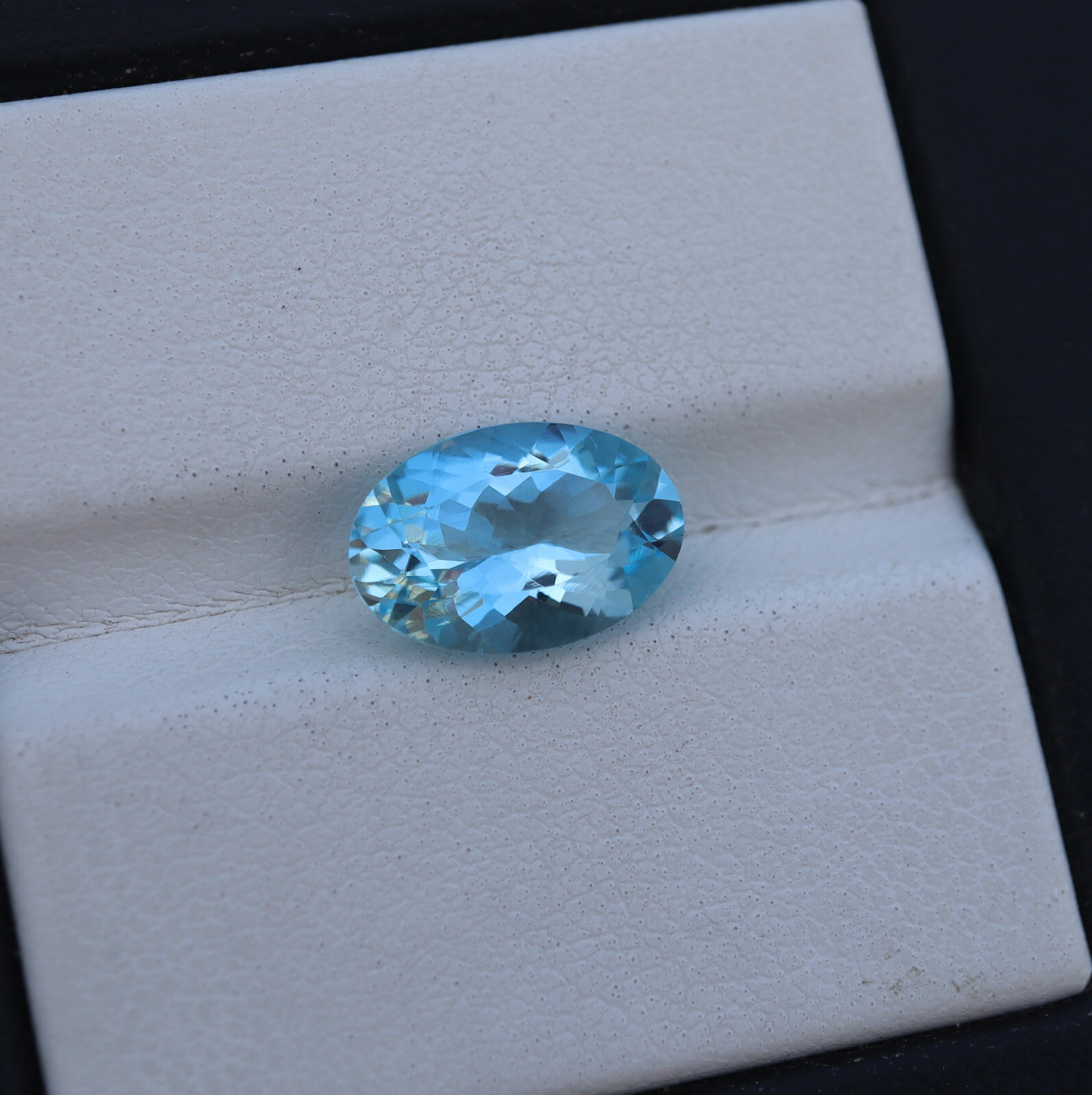 2.13 Cts 10.8×7.5 MM Natura AAA Blue Aquamarine Oval Cut Gemstone