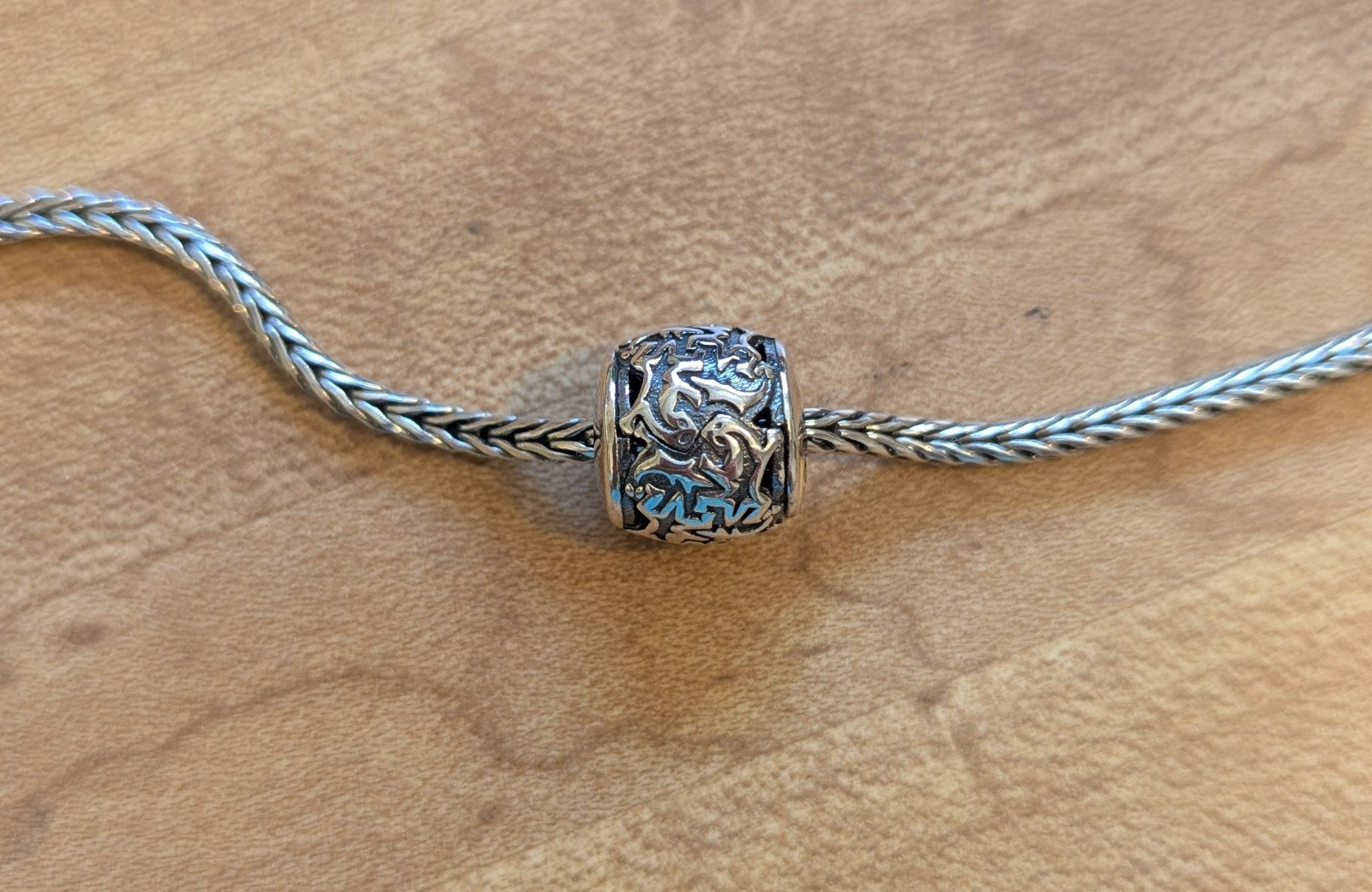 Authentic Retired Gecko bead