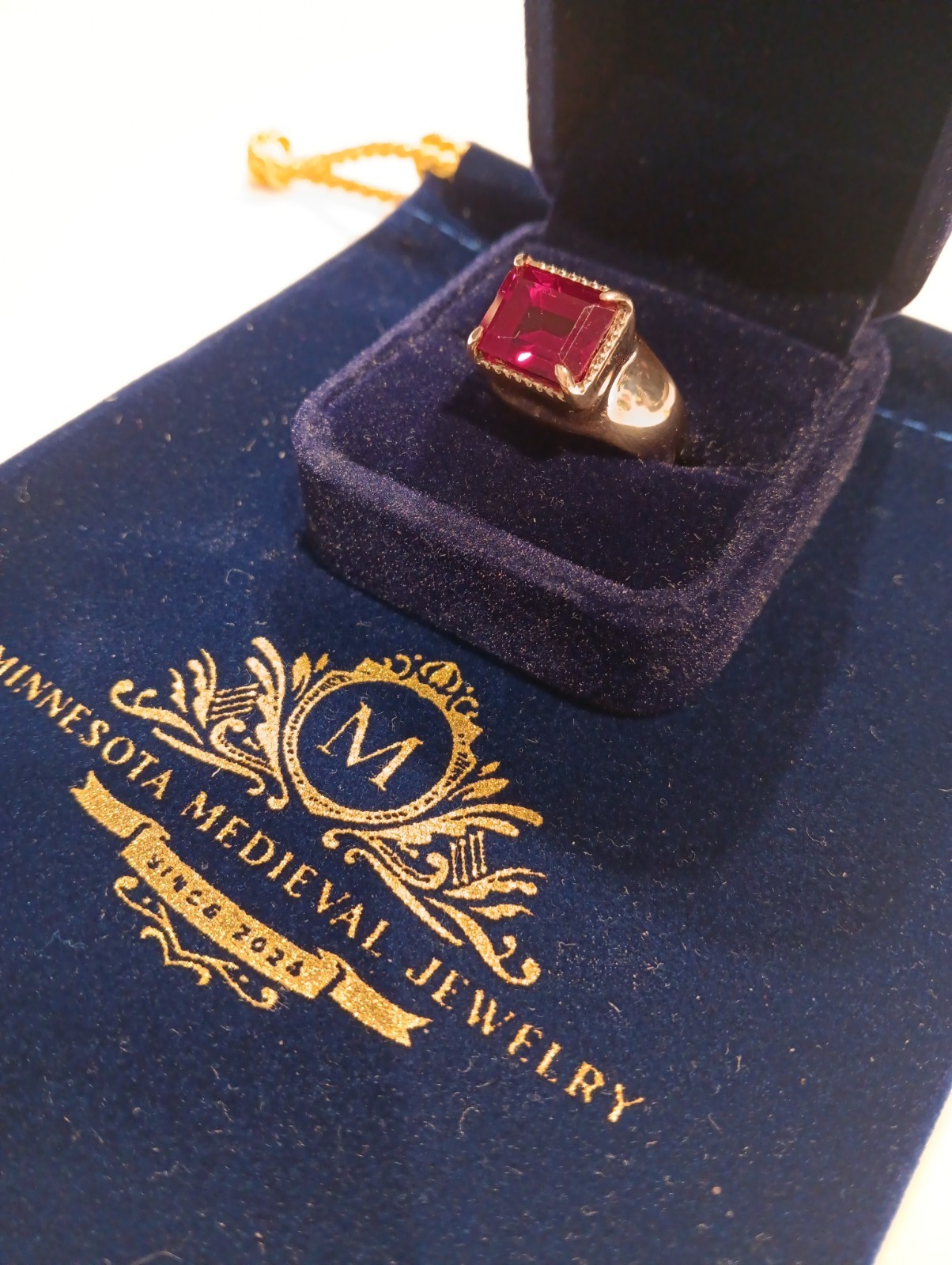10k yellow gold ruby ring. Size 9