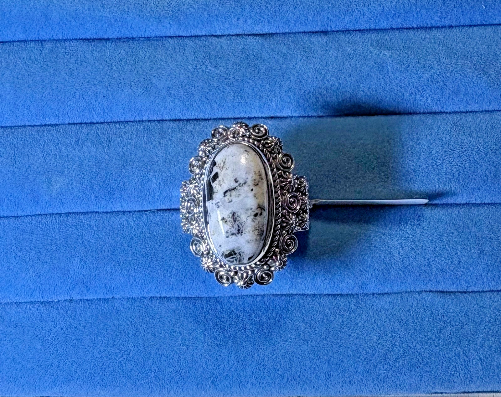 White Buffalo Floral Ring in Sterling Silver – Size 8 (9.0 ctw.)