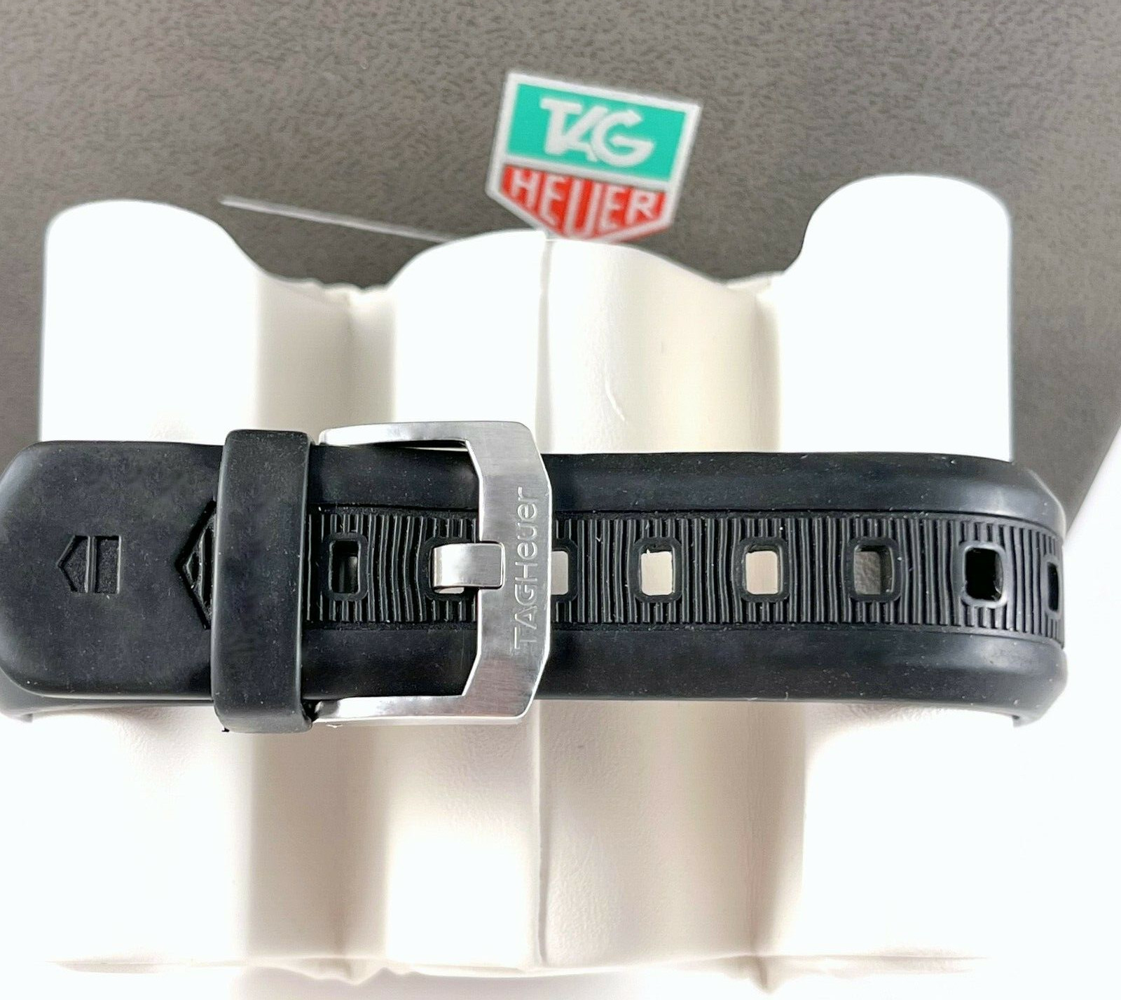 TAG Heuer Calibre 5 Aquaracer Mens Watch in Excellent Condition Model WAF2010