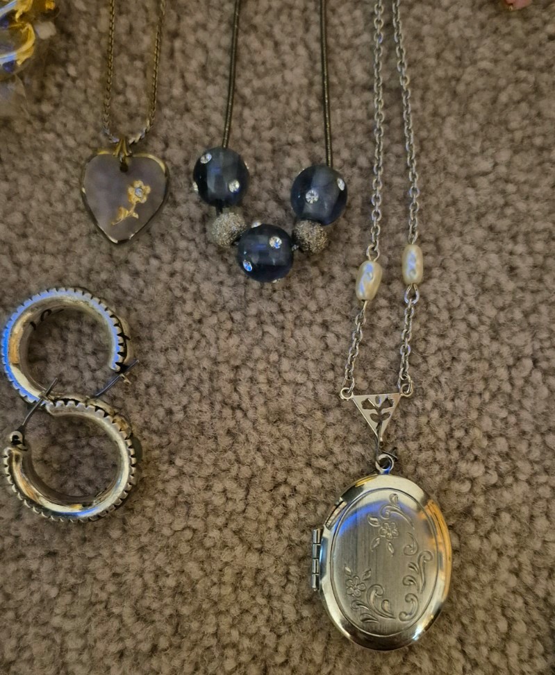 Mixed Jewelry Lot Mixed Variety Wearable Products Necklaces Bracelets Locket Etc