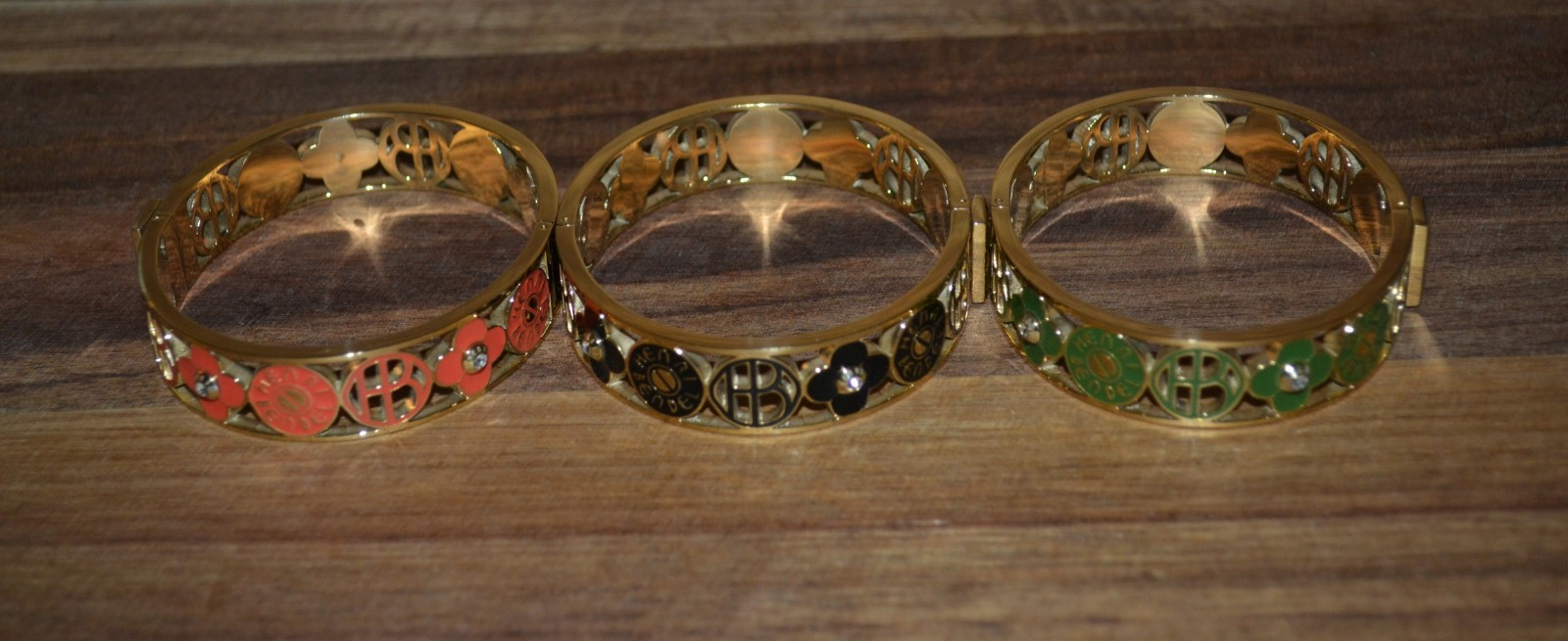 HENRI BENDEL CUTOUT BANGLE