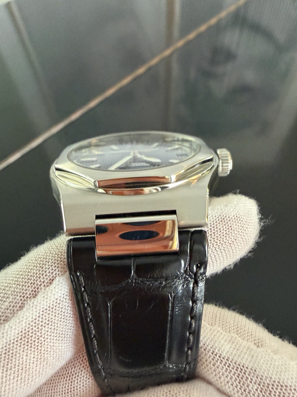Rarely Clean Girard-Perregaux Laureato 42mm Blue Dial Leather Strap