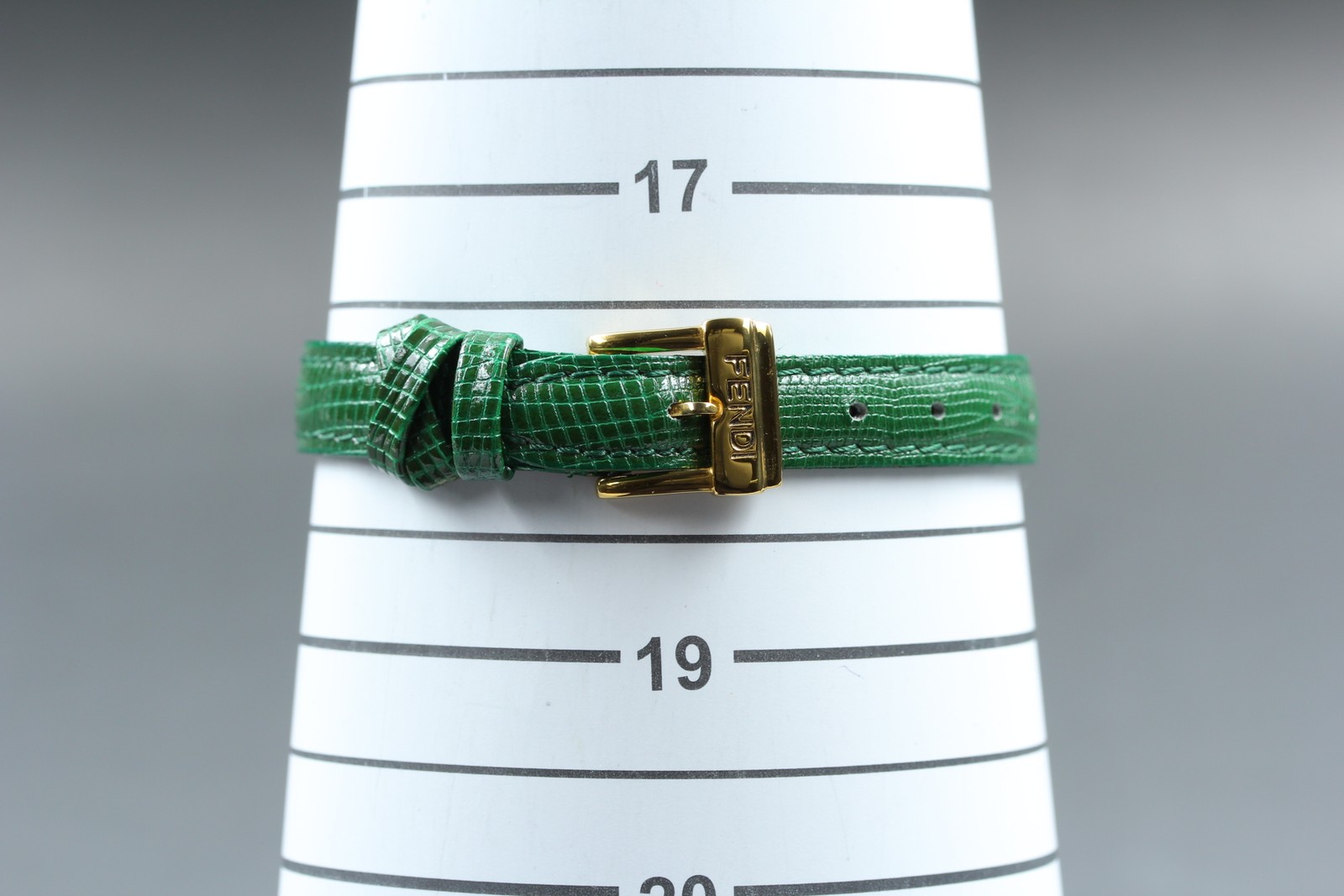 FENDI 640L Chameleon Change Green Belt Gold 24mm Women’s Quartz Watch Vintage
