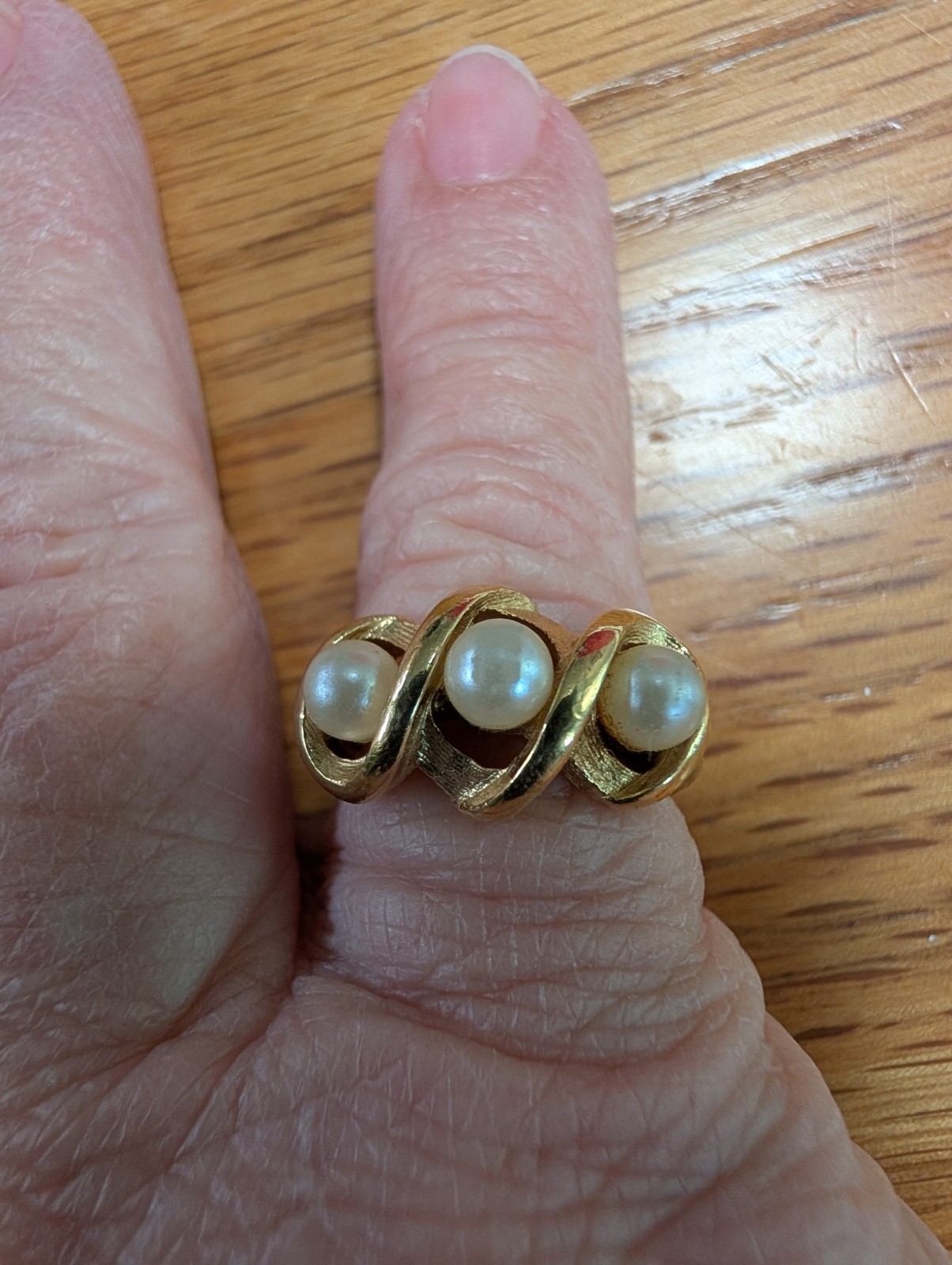AVON 1972 Vintage Triple Twist Gold Tone Faux Pearl Cocktail Ring Adj #408 Small