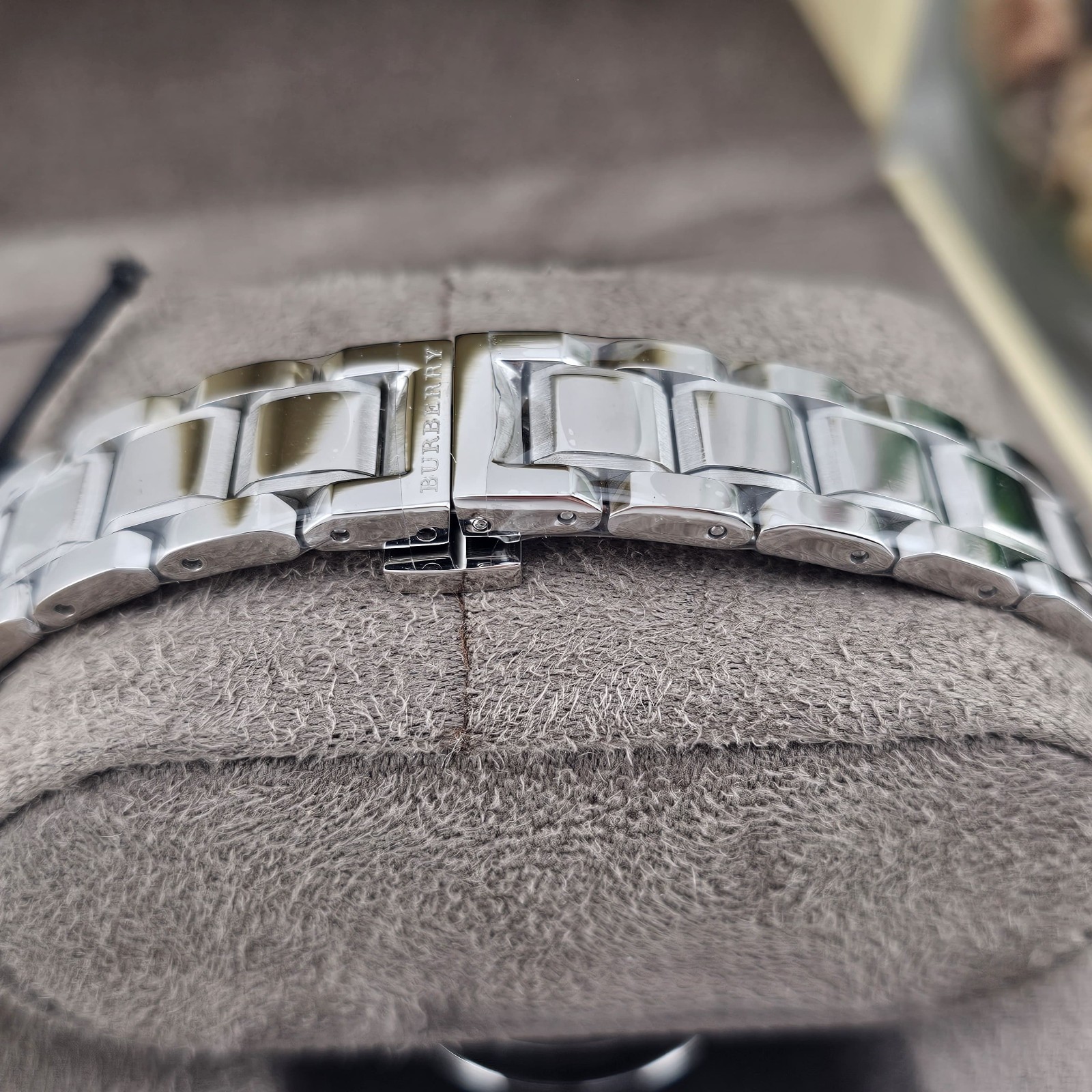 BURBERRY WOMENS WATCH SILVER DIAL WITH STAINLESS STEEL STRAP BU9220 AUTHENTIC