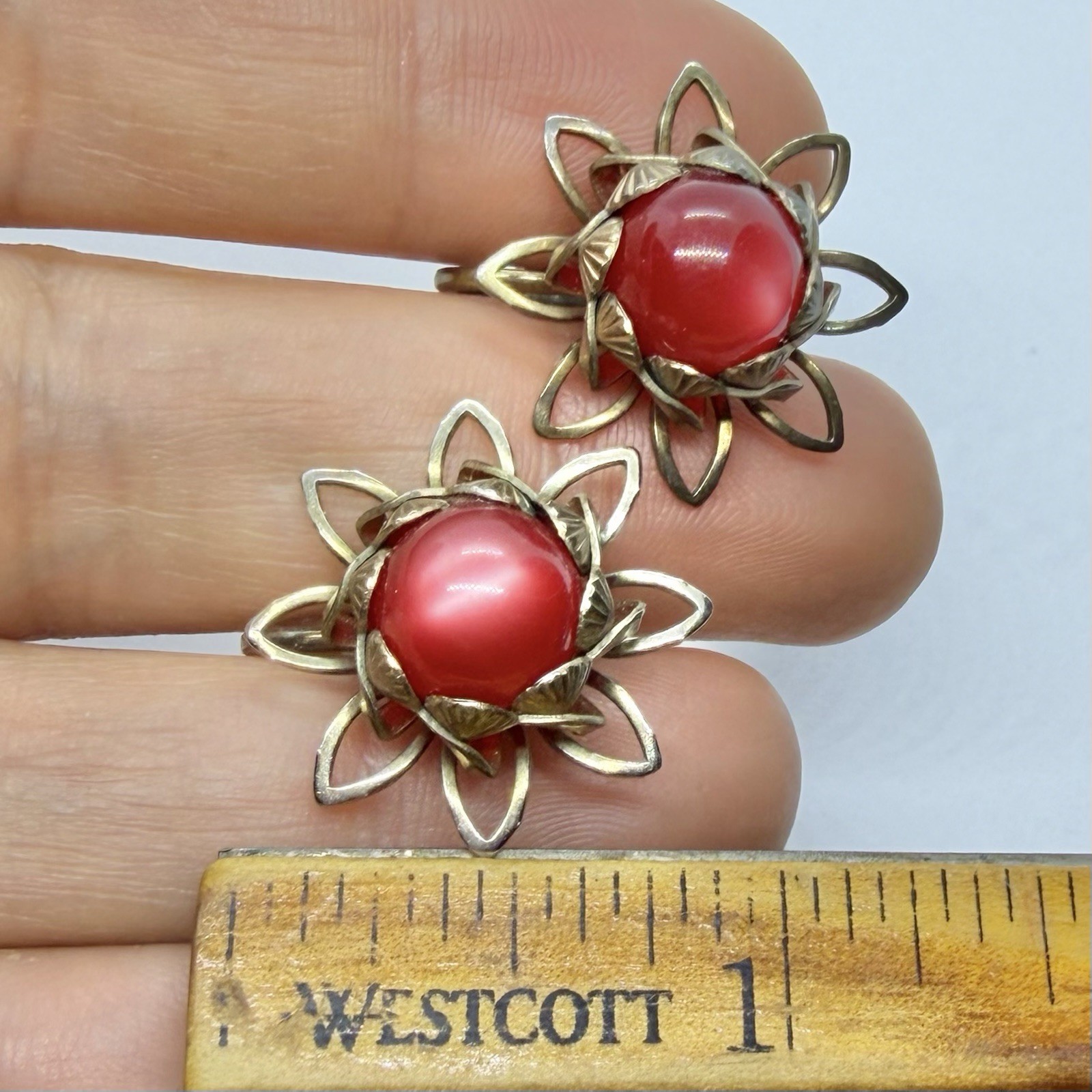Vtg Midcentury Red Burgundy Moonglow Lucite Antiqued Gold Flower Earrings Clip