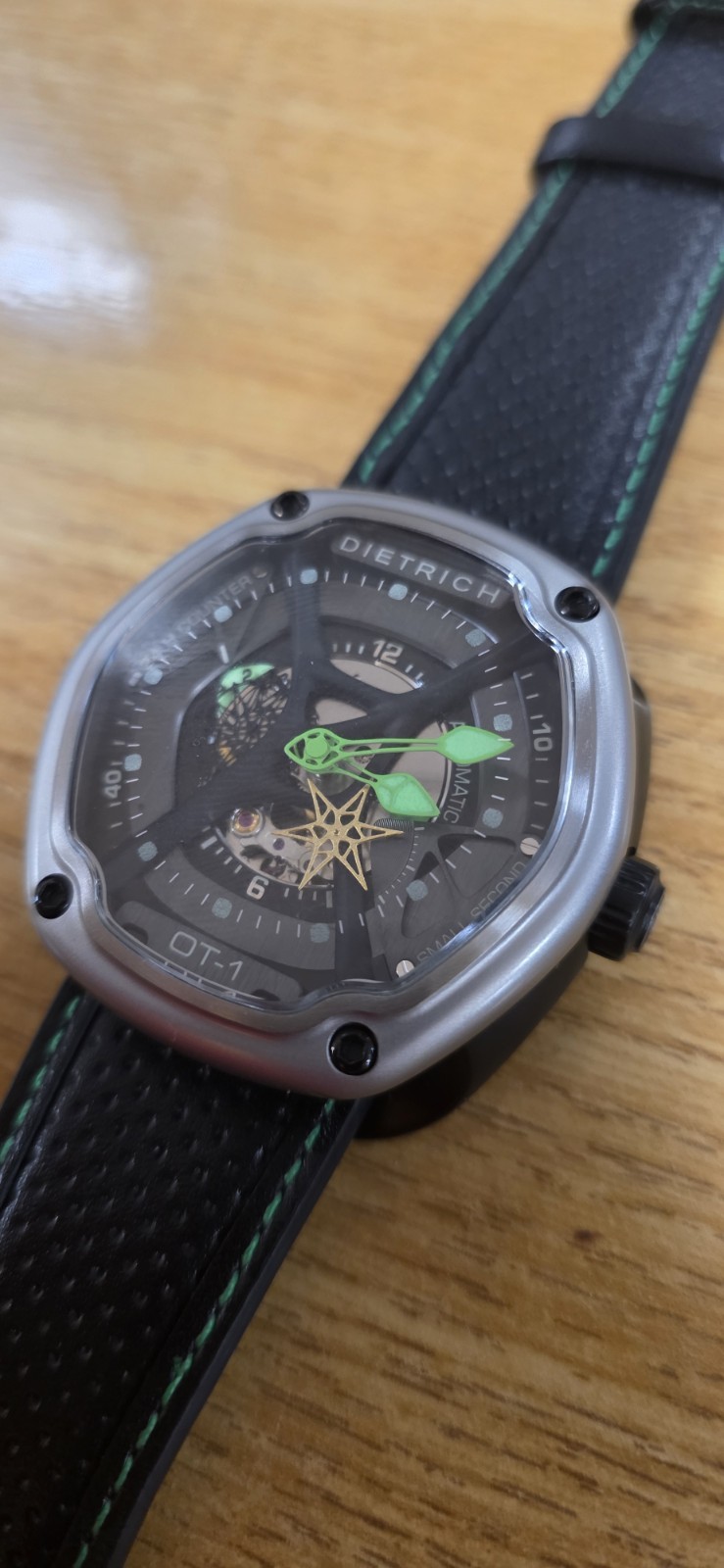 NEW / UNWORN Dietrich OT-1 Organic Time – 1st Gen Slim Box – 3 Straps