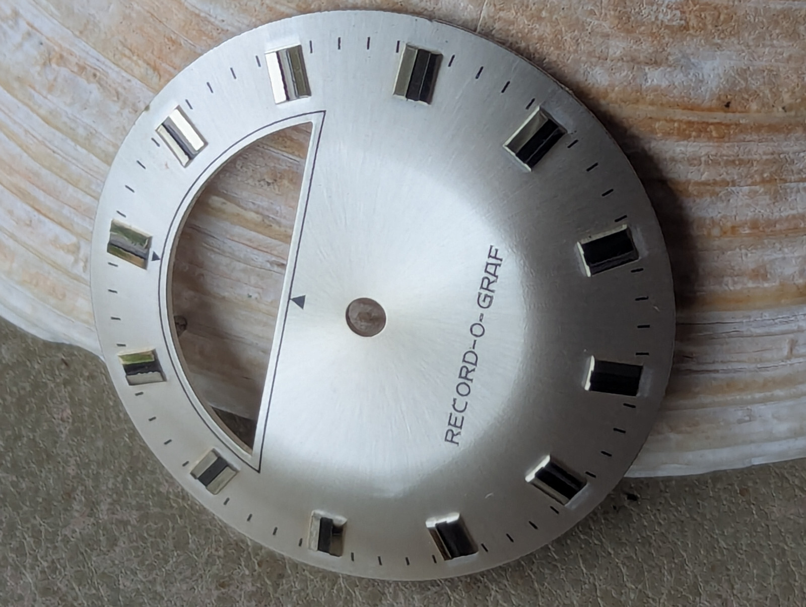 Vintage 1960/70’s RECORD-O-GRAF Satin Sunburst Silvery Gray Jump Hour Dial