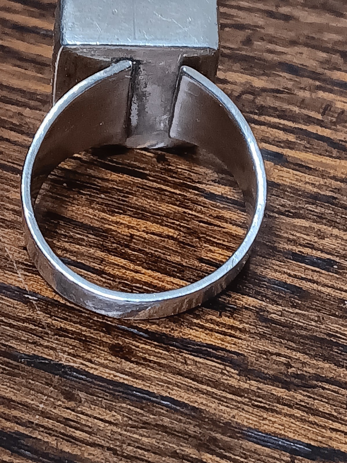 Christin Wolf-Style Ring Sz 8.25