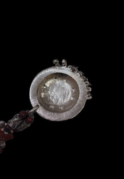 Classic Vintage Women’s Necklace Made of Beads, aluminum And Gemstones