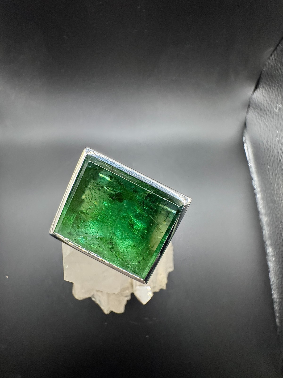 750 Tourmaline Ring in 18ct White Gold with Impressive Tourmaline