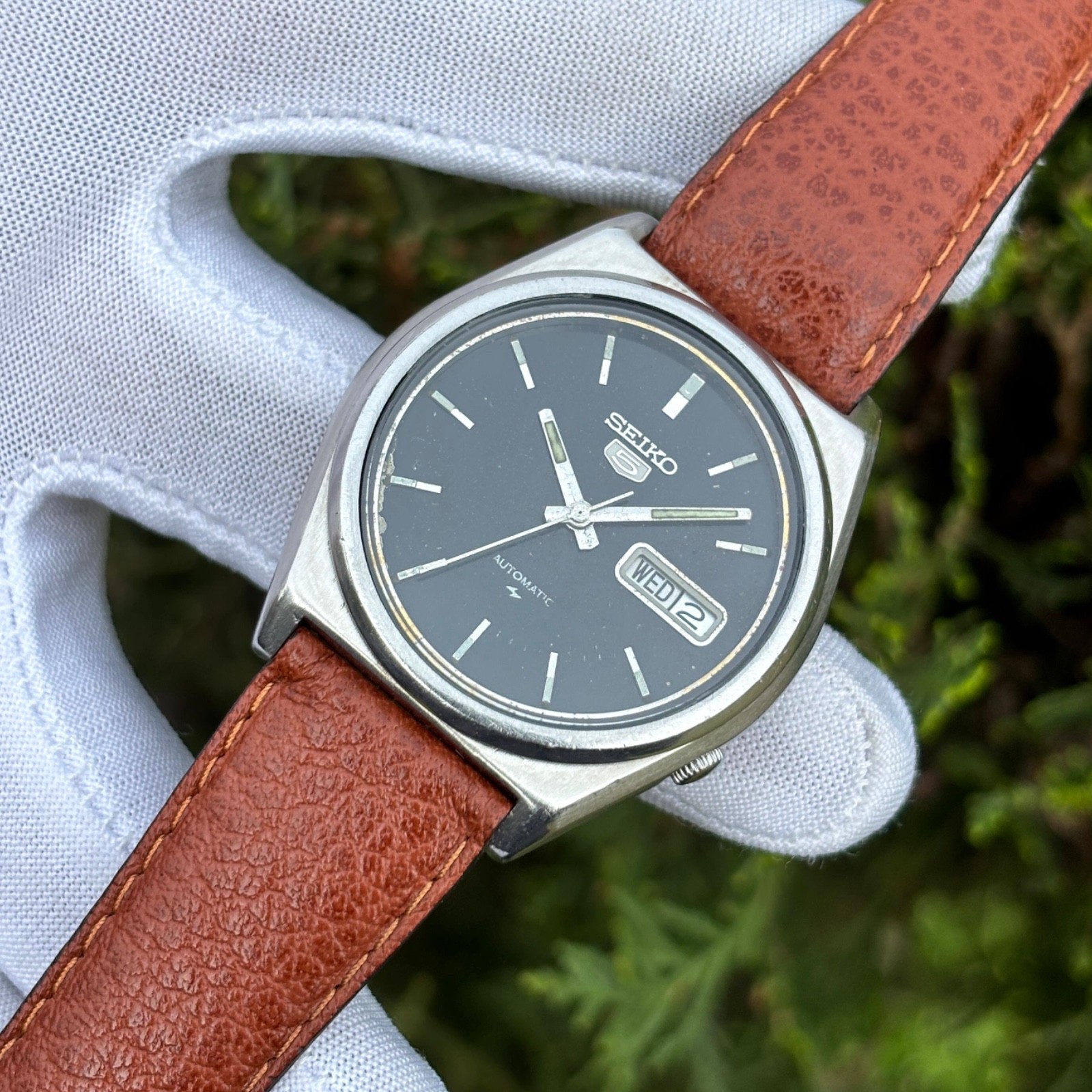 Vintage Seiko 5 Automatic Dress Formal Black Dial Japan Made Men Watch 7009-8760