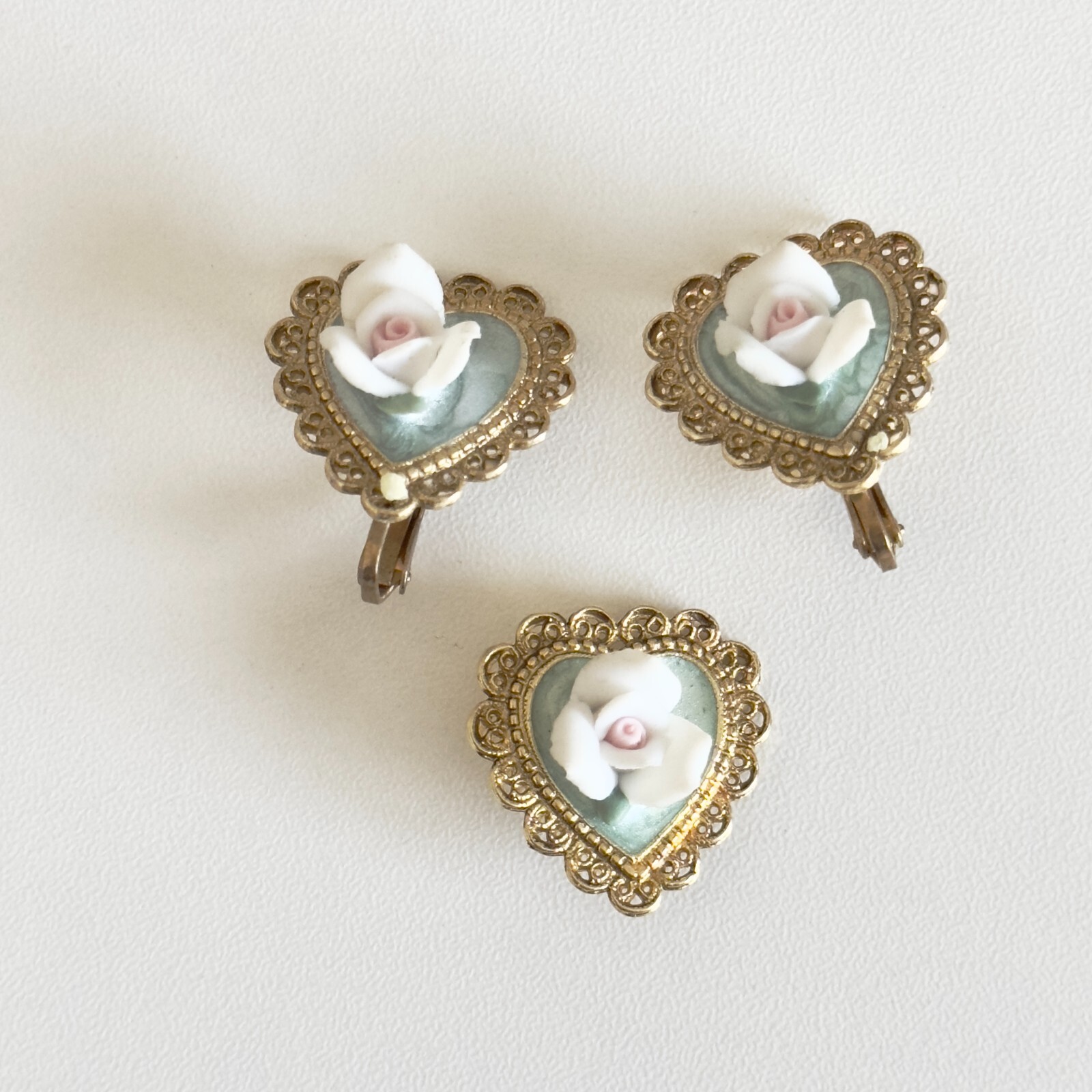 Vintage Green Enamel Ceramic Flower Gold Tone Heart Clip On Earrings Pendant Set