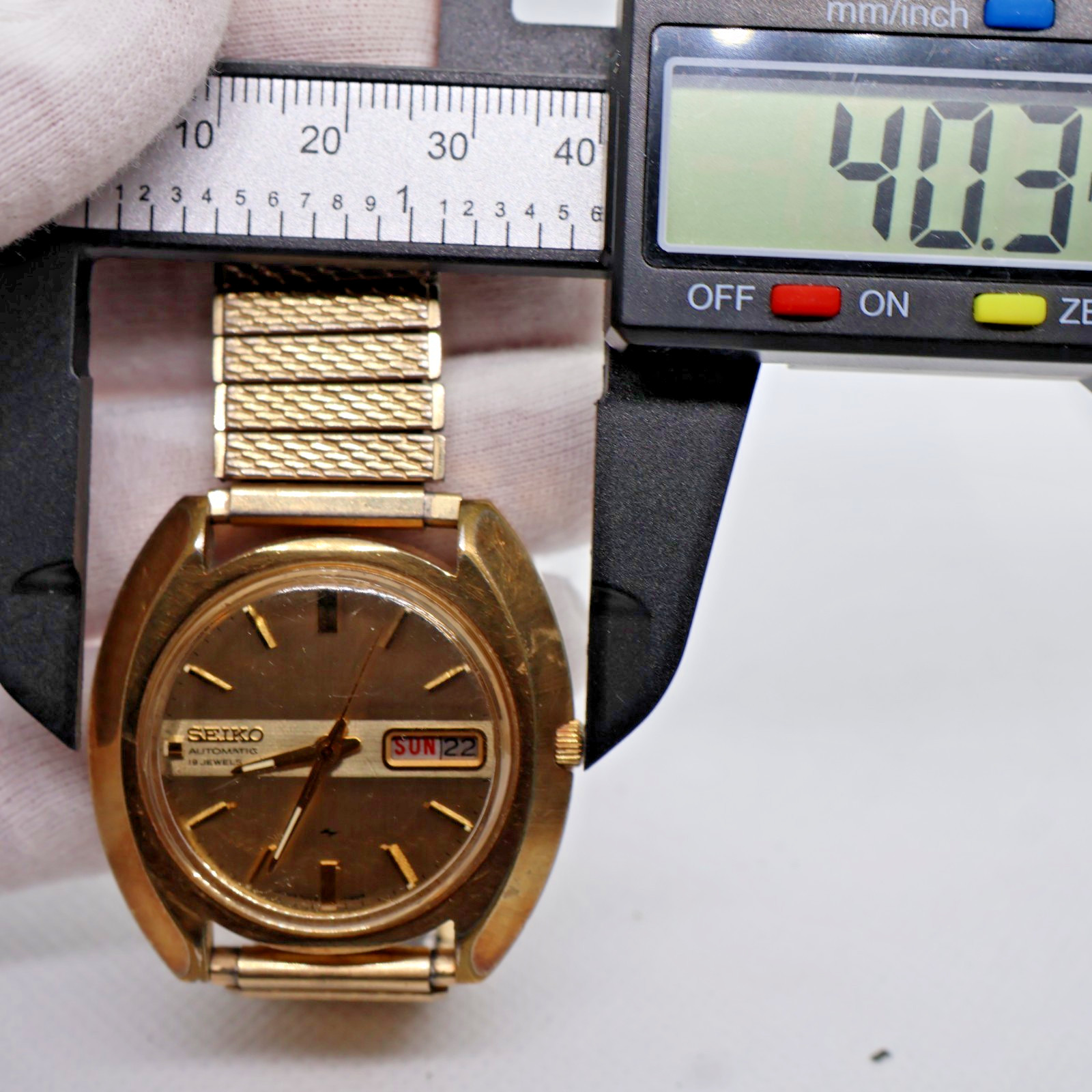 Vintage Seiko 7006-7080 “Batman” Automatic Day Date 19J Men’s Watch Runs Good
