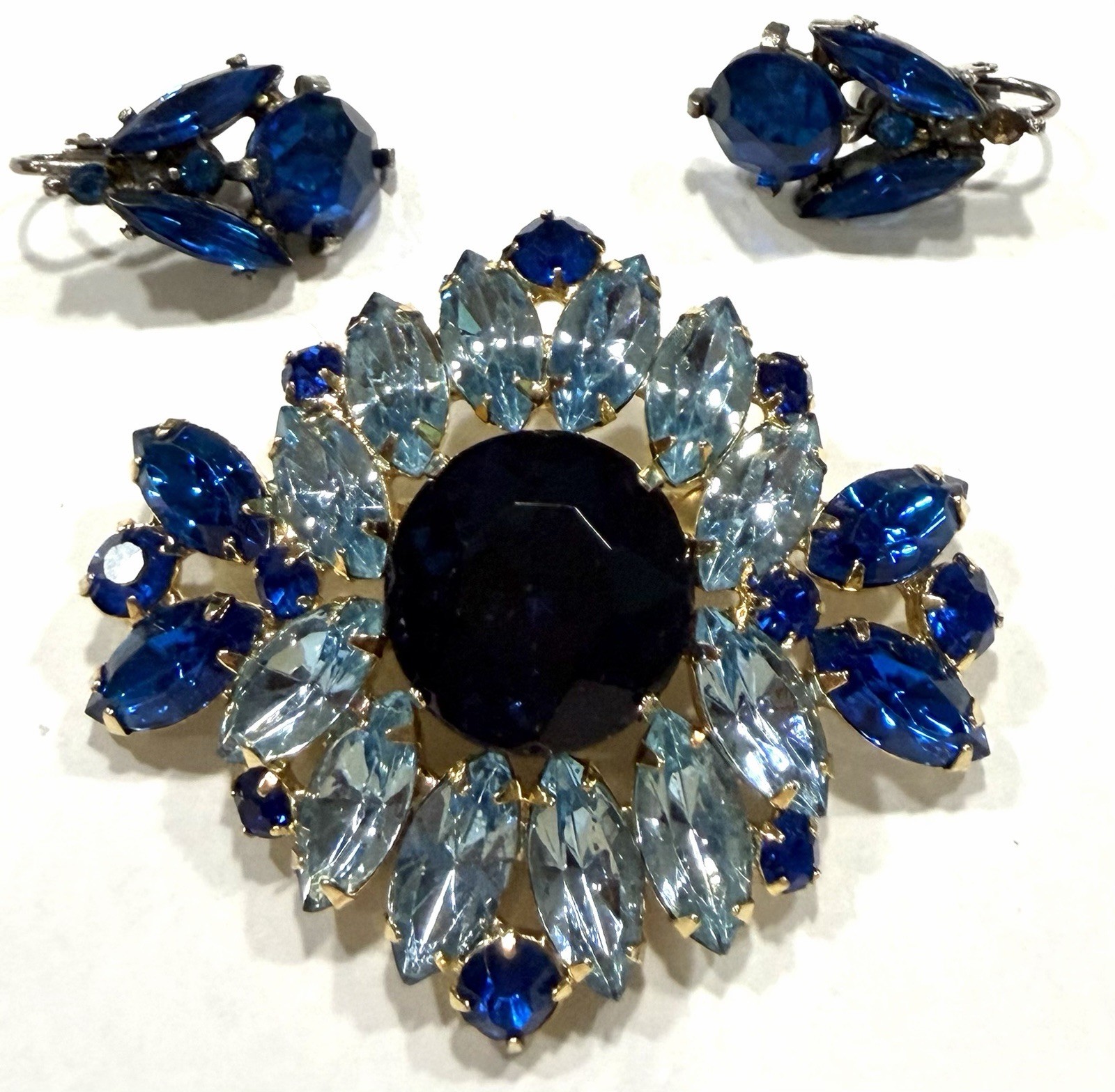 Stunning Brooch Pin Clip Earring Set 2 Toned Blue Rhinestones True Beauty