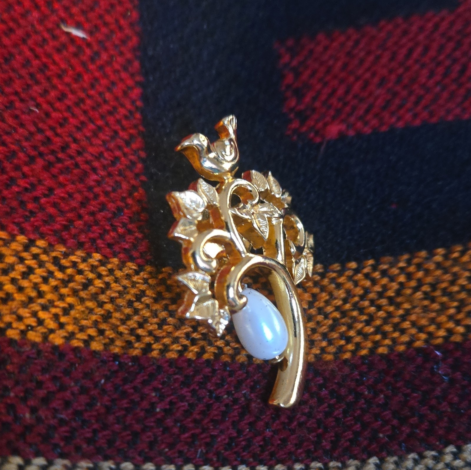 Gold Tone Floral Pin Brooch w/ Simulated White Imitation Pearl, Butterfly