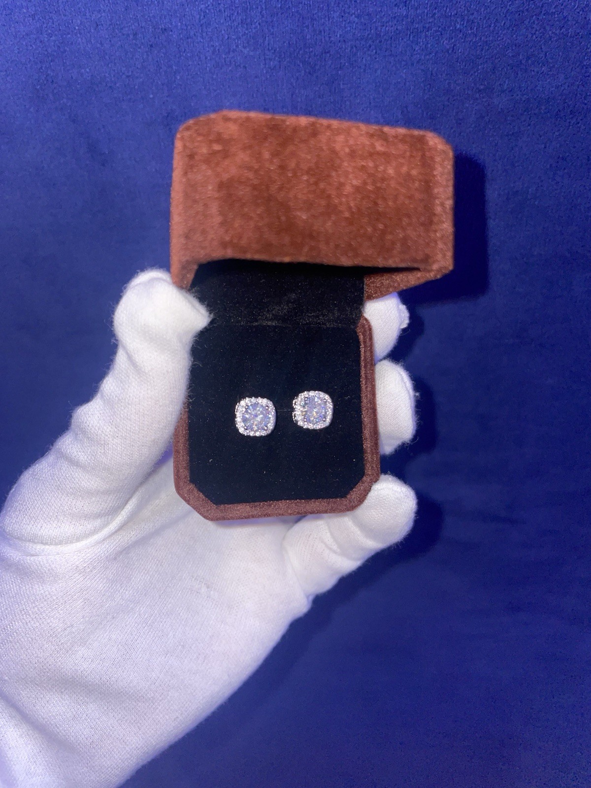 Round 1 carat Moissanite Stud Earrings Pair, silver tone, Box w/ GRA Certificate