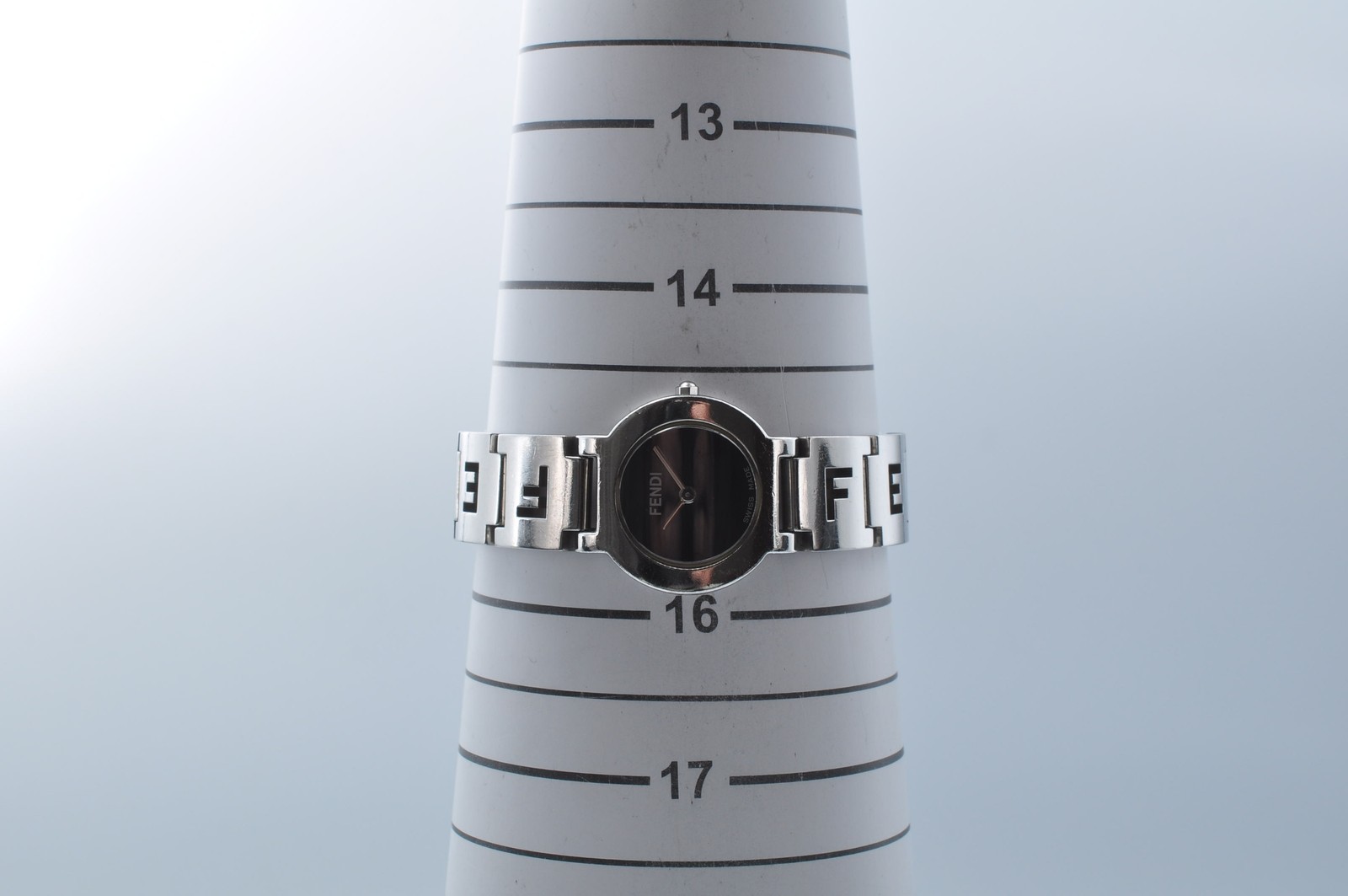 FENDI 3050L 3ATM Quartz Analog Silver Black Dial Women Swiss Made Auth w-1179