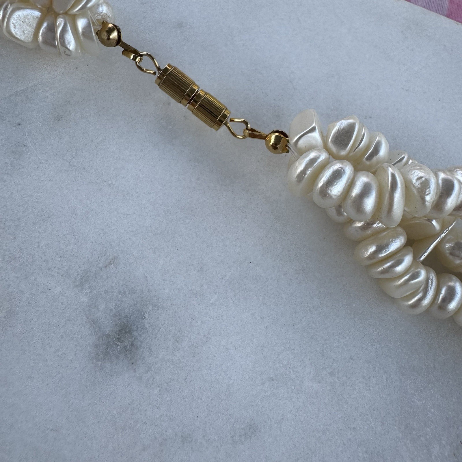 white baroque pearl beaded necklace with heart mother-of-pearl shell charm keshi