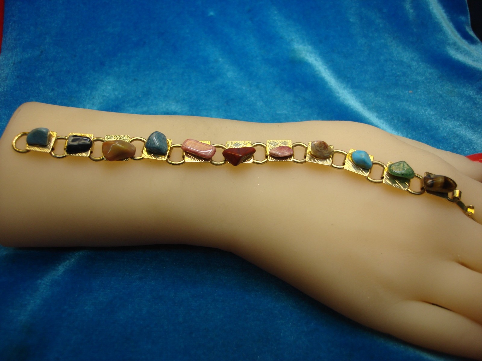 GOLD TONE BRACELET WITH 11 DIFF. NATURAL GEMSTONES – 7″ – PRETTY