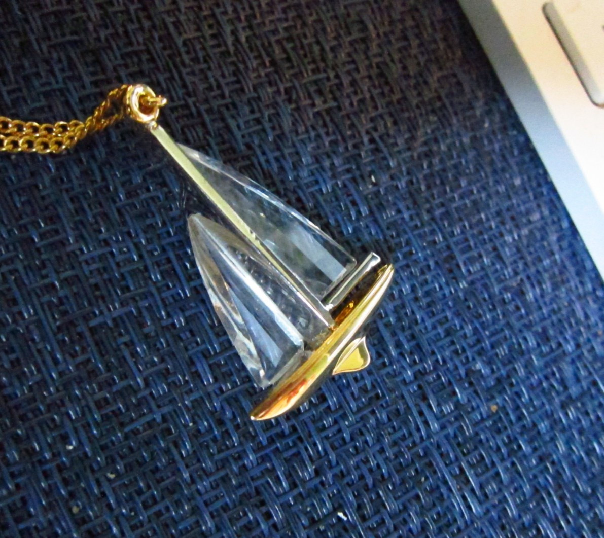 Swarovski Crystal Memories Sailboat Pendant Necklace 3 cm Pendant 20” Necklace
