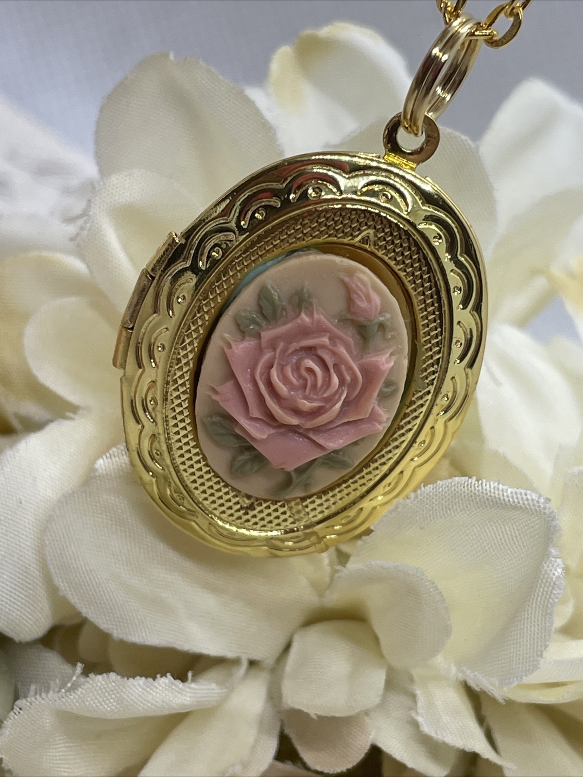 Mauve Peach Vintage DARK ROSE Cameo Locket Pendant Necklace Woman Gold Spring