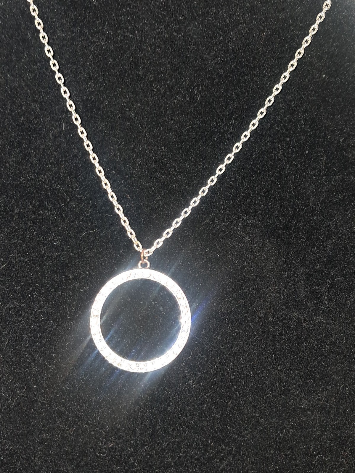 Silver Tone Cable Chain Necklace Round Circle Pendant, No Stone