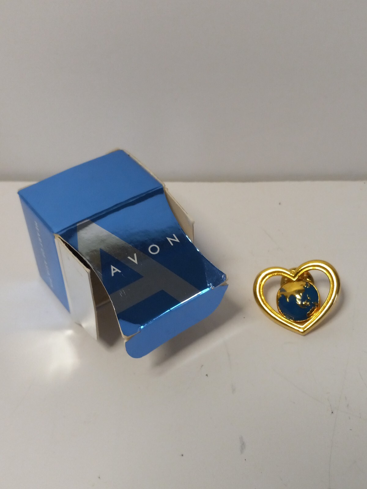 Avon Heart of Asia Pin Jewelry Brooche Gold Toned Metal