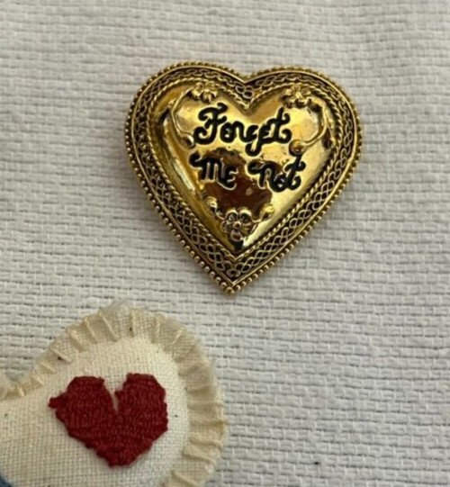 Lot of 3 Pinback Buttons Pins Hearts FORGET ME NOT Gold Tone KIND & Cloth